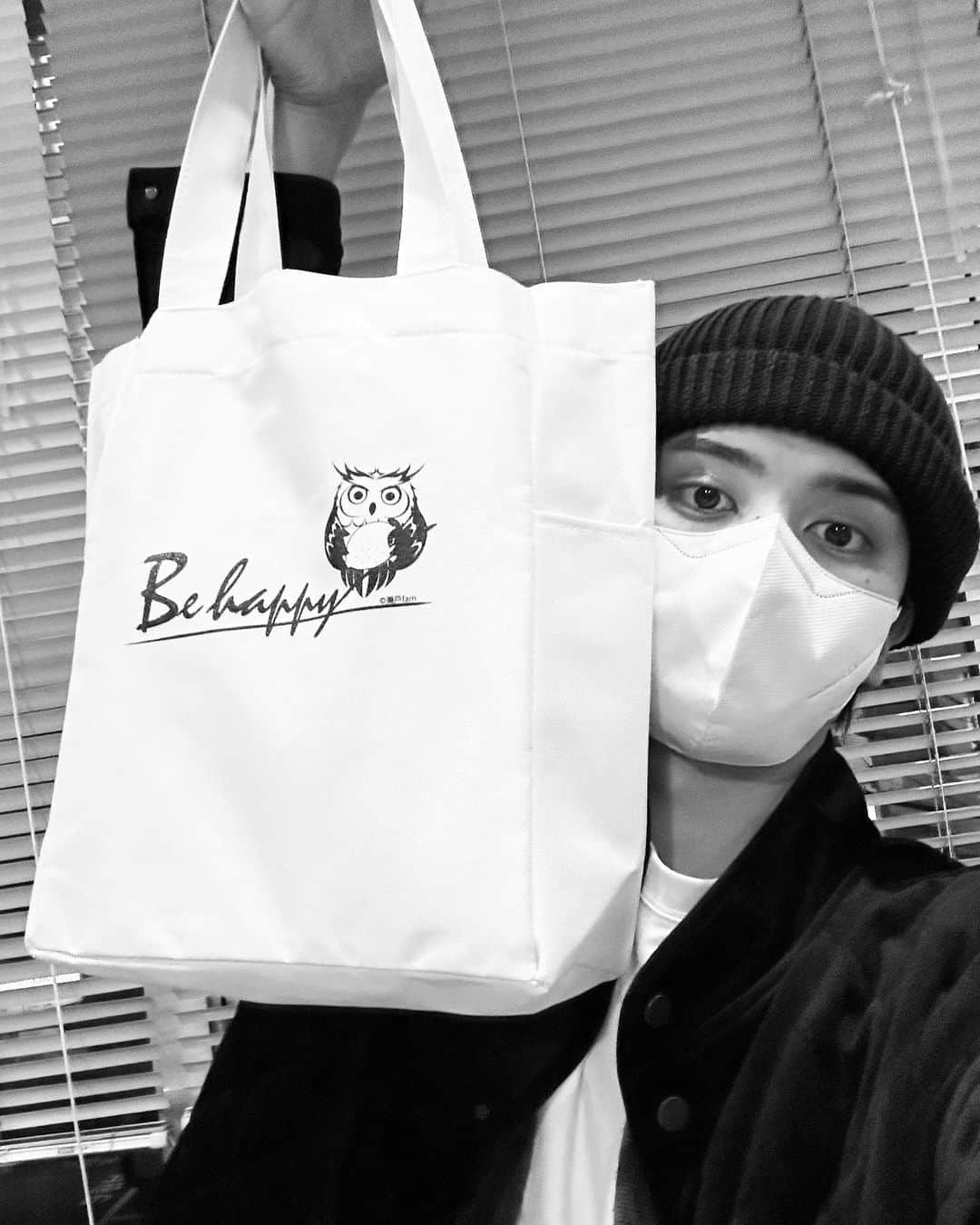 瀬戸利樹さんのインスタグラム写真 - (瀬戸利樹Instagram)「使ってくれてる〜？🦉🍋 #behappy #グッズ」5月13日 19時03分 - toshiki_seto_official