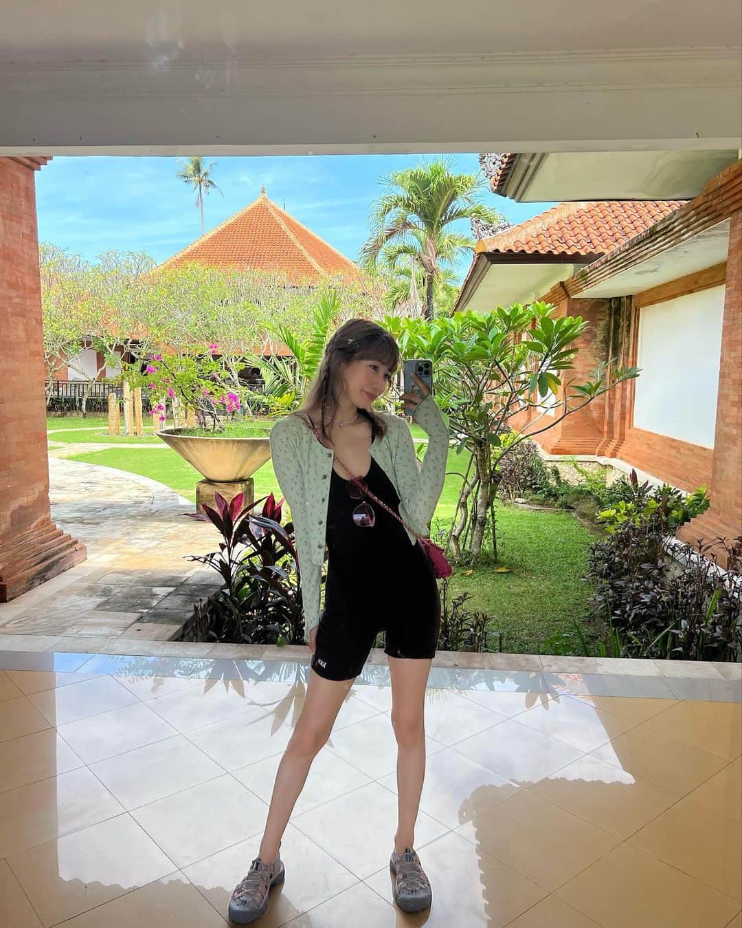 山本ソニアのインスタグラム：「my Bali collection 🪷  バリでの私服まとめたよ！ タグ見てね🦋  バースデイ週間で食べ過ぎだし、体はオフモードで失礼します😂🙏🏻  何枚目が好き？  #bali #indonesia #ubud #kuta #swimwear #私服#kithwomen #keen#missoni#ravijour#alexiastam #bonjourrecords #tarajarmon #blackbymoussy」