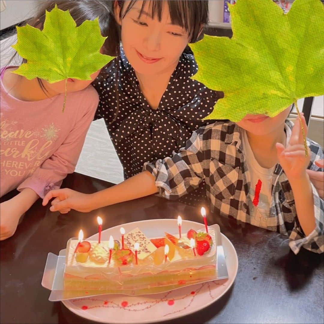 三浦奈保子さんのインスタグラム写真 - (三浦奈保子Instagram)「誕生日を迎え、 子供たちにお祝いしてもらいました🥹✨ いくつになってもケーキにろうそくは嬉しいですね🎂  去年は、 たくさんの方に支えていただいて、 夢だった 子供たちに「知るって楽しい！」を伝えられるような絵本を出版することができて、 とても嬉しい年でした😄  今年も、 子供たちの好奇心を育てる サポートができるような活動や発信ができたら とても嬉しいな、と思います☺️  ☆☆☆☆☆  #子育て　#子育て日記　#子育てママ #子育ての悩み　#インスタライブ #小学生ママ　#幼稚園ママ　#保育園ママ #知育　#育脳　#楽楽知育　#習い事  #勉強　#子供の勉強　#小学生の学習　#学習 #通信教育　#ドリル　#タブレット #知育体験　#受験 #中学受験　#小学校受験　#高校受験 #中学受験2023年組 #中学受験2024年組 #中学受験2025年組 #中学受験2026年組 #中学受験2027年組 #中学受験2028年組」5月13日 19時09分 - miura_naoko_