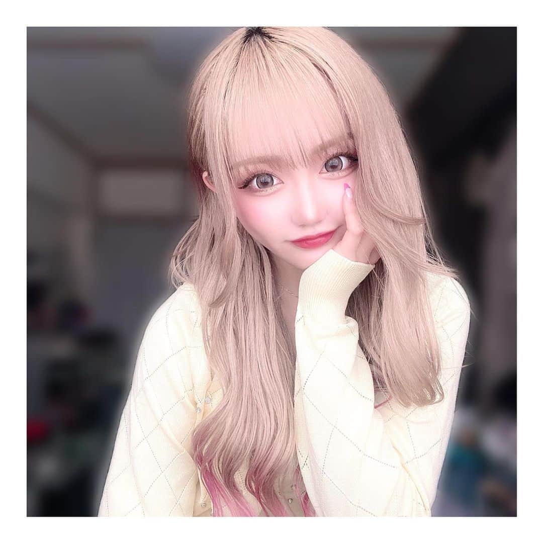 りせりのインスタグラム：「💛 New Tops 💛 ⁡ ⁡ ⁡ めっちゃ可愛い @dolly_officialshop さんのインナーとカーディガンのセットGETした🥹💖 ⁡ あんまりもってない黄色を選んでみた✨  この時期でも、インナーだけなら真夏でも着れる！！ ⁡ キラキラもついてて超可愛い😳👏 ⁡ ⁡ ⁡ #トップス #可愛い #おすすめ @rsr_0717  #トップス #可愛い #おすすめ #ギャル #お洒落 #ファッション #カーディガン #キラキラ #春服 #夏服 #tops #cute #gal #fashion #cardigan #kirakira #spring #summer #instagram #instagood」