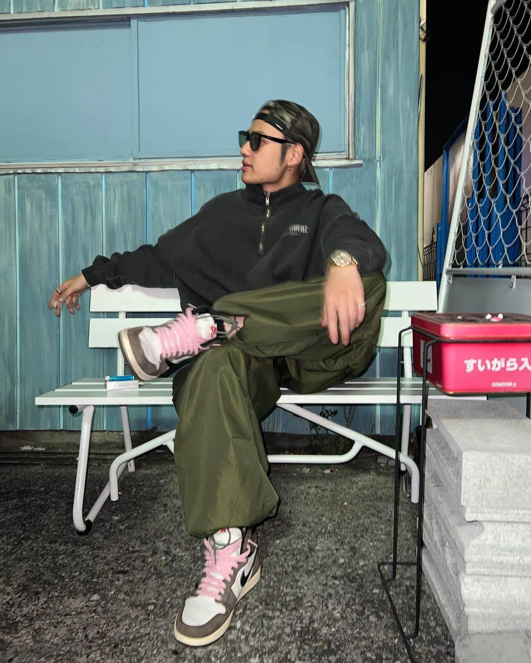 ひゅうがのインスタグラム：「友達の会社の喫煙所で一服🚬  #友達の会社って言葉を使えることがなんか嬉しい」