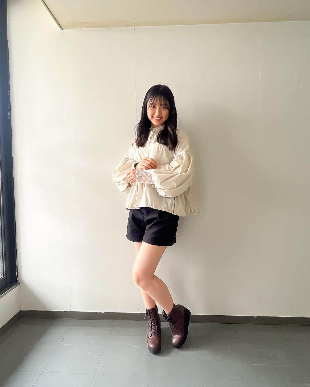 芳野心咲のインスタグラム：「Thank you for coming!!  ・  ・  ・  ・  ・  #idol #アイドル #あいどる #NMB48 #nmb #07line #08line #ootd #oufit #Japan #15歳 #芳野心咲 #帰国子女 #お話会 #オンライン #全身 #全身コーデ #コーデ #online #talking #white #black #follow #like #フォロー #いいね #グレイル #grl  #grlコーデ」