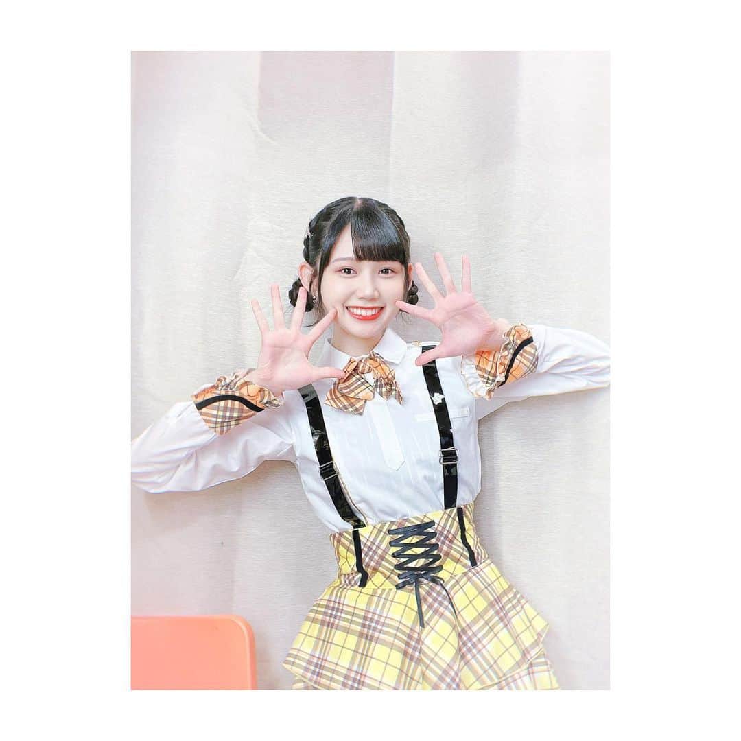 林于馨さんのインスタグラム写真 - (林于馨Instagram)「. 發現好久沒更新了耶σ((ó⍢ò///) 昨天難得的在禮拜五晚上跳公演🔥 星期日還有一場 今天一整天放假好開心🫨 順便和大家分享一下昨天的🌚綿羊頭！ - 久しぶりに更新しに来た⋆* 初めて平日の公演！来てくれてありがとう そして丸一日皆さんもお疲れ様でした！ 日曜日もまたある✊🏻‎❤️‍🔥今日は一日休みで 幸せ_(๑⃙⃘´ω`๑⃙⃘_)⌒)_ごろごろぉ〜 昨日の羊ヘアの写真を贈ります！ - #AKB48 #AKB48TeamTP #TeamTP  #UnitTicTacToe #🔫 #れいち #林于馨 #羊ヘア #黒羊 #綿羊頭 #手をつなぎながら #公演 #手牽手公演 #烏梅劇院 #劇場公演」5月13日 19時27分 - reichi01_akb48teamtp