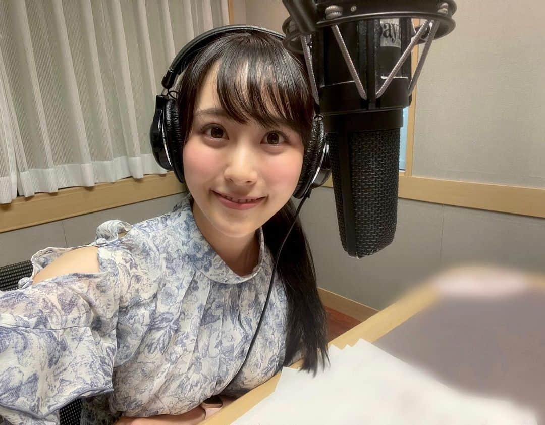 森田真理華のインスタグラム：「私の明日のマスト予定は BAY MORNING GLORY📻からの ヴィクトリアマイル🐎からの アルティーリ千葉の試合🏀 やーん最高！！楽しみすぎる🫶  bayfm78.0 朝8:00〜 ぜひ聴いてくださいね🩵  バスケのことばっかりストーリーしてるけど 相変わらず競馬大好きだから安心してね？🤭  #ラジオ#bayfm #bayfm78  #baymorningglory #ベイモーニンググローリー #ラジオDJ#森田真理華  #アルティーリ千葉#バスケ#プレーオフ #ビーリーグ#BLEAGUE #ヴィクトリアマイル#競馬」