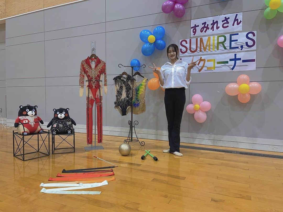 喜田純鈴のインスタグラム：「講習会、演技会、トークショーに来てくださった皆さんありがとうございました⭐️  オリンピックで使った衣装、手具も展示しました🧚‍♀️  短い時間でしたが、少しでもお伝え出来たことがあれば嬉しいです。  これからも沢山の方々にお会いできるのを楽しみにしています🫶  #新体操#講習会#岡山県 #2023.5.13」