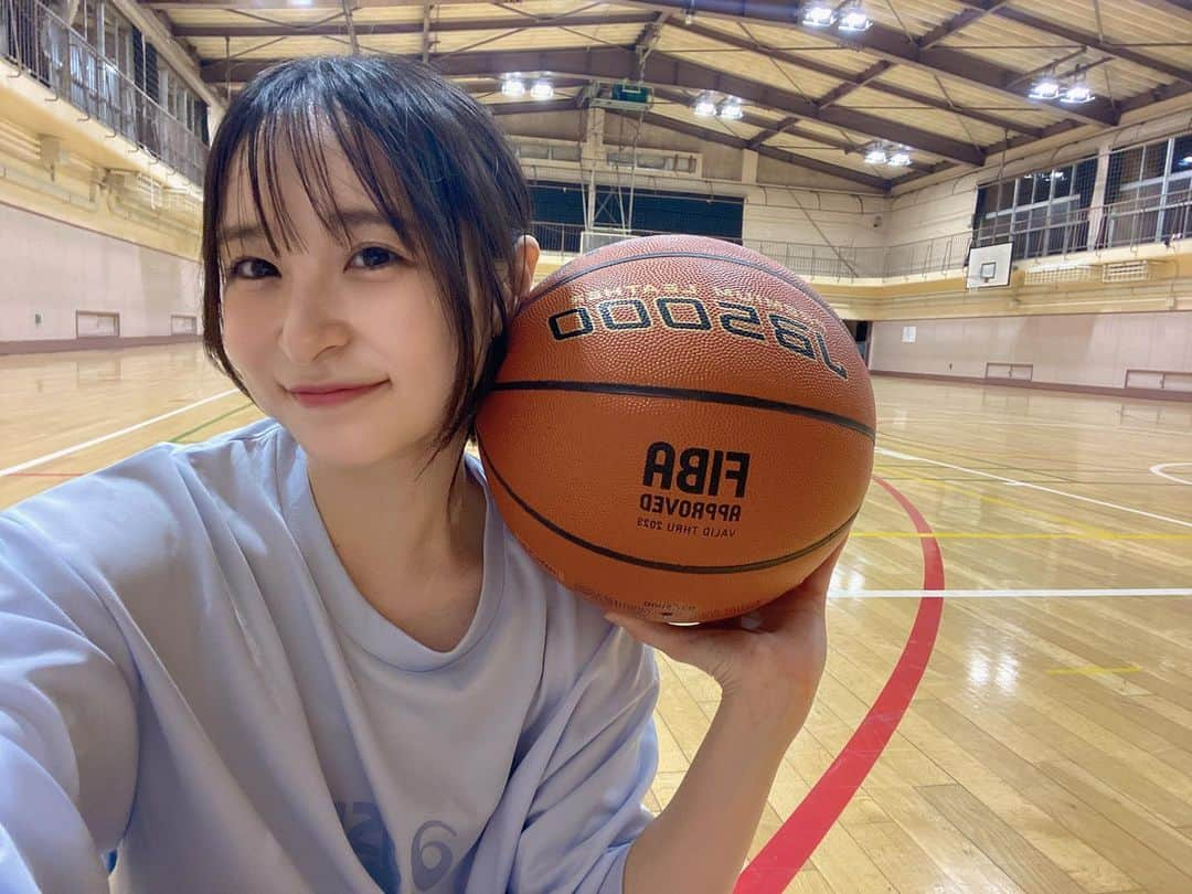 中崎絵梨奈さんのインスタグラム写真 - (中崎絵梨奈Instagram)「自主練したくて仕方ない最近..⛹️‍♀️ みんなどこでバスケするのかね🤔  #バスケ #バスケ女子 #basketball #学生バスケ #高校バスケ　#大学バスケ #Bリーグ　#Wリーグ　#NBA #バスケスキル　#スポーツ女子　#スポーツ　#sports #バスケ部 #バスケ観戦」5月13日 19時49分 - chu_erina