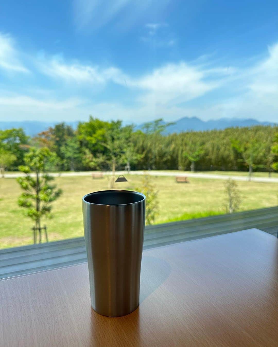 藤後 沙織 とうごさおりさんのインスタグラム写真 - (藤後 沙織 とうごさおりInstagram)「GW旅の続き🌈  日本平の夢テラス🗻 いろんな方向から富士山が見れて、 大満足♡ 2階のカフェでは、静岡茶がいただけます♡ （私の席からは富士山見えなかったけど、見えるお席もありました♥︎）  お休みとれたらそろそろ海外行きたいな😊  #日本平#日本平夢テラス #夢テラス #静岡#静岡旅行#gw#gw旅行 #gw2023#shizuoka#富士山#富士山が好き #富士山が見える #旅行#旅行好き#旅行好きな人と繋がりたい#mtfuji#mtfujiphoto_ig  #富士山ビュー」5月13日 19時50分 - saori_togo
