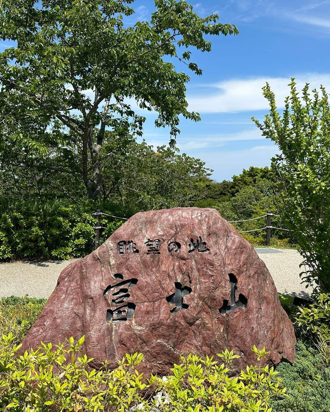 藤後 沙織 とうごさおりさんのインスタグラム写真 - (藤後 沙織 とうごさおりInstagram)「GW旅の続き🌈  日本平の夢テラス🗻 いろんな方向から富士山が見れて、 大満足♡ 2階のカフェでは、静岡茶がいただけます♡ （私の席からは富士山見えなかったけど、見えるお席もありました♥︎）  お休みとれたらそろそろ海外行きたいな😊  #日本平#日本平夢テラス #夢テラス #静岡#静岡旅行#gw#gw旅行 #gw2023#shizuoka#富士山#富士山が好き #富士山が見える #旅行#旅行好き#旅行好きな人と繋がりたい#mtfuji#mtfujiphoto_ig  #富士山ビュー」5月13日 19時50分 - saori_togo