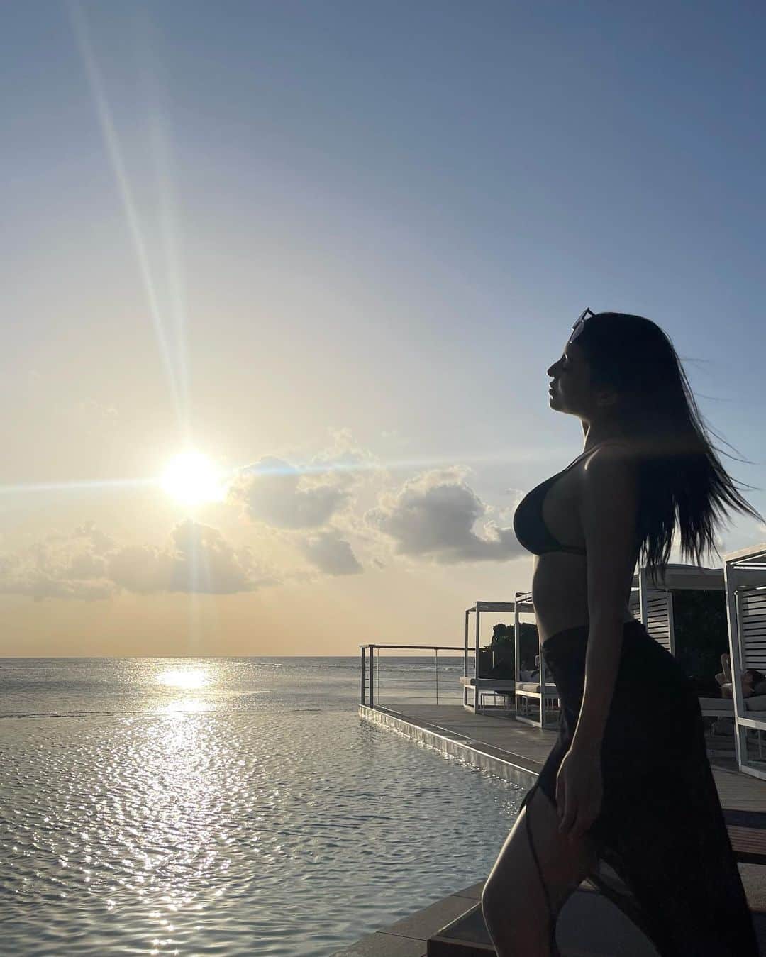 小松ナオのインスタグラム：「🌞👙 #sunkissed ⁡ ⁡ #沖縄#恩納村#瀬良垣#HyattRegency#Okinawa#resort#sunset#infinitypool」
