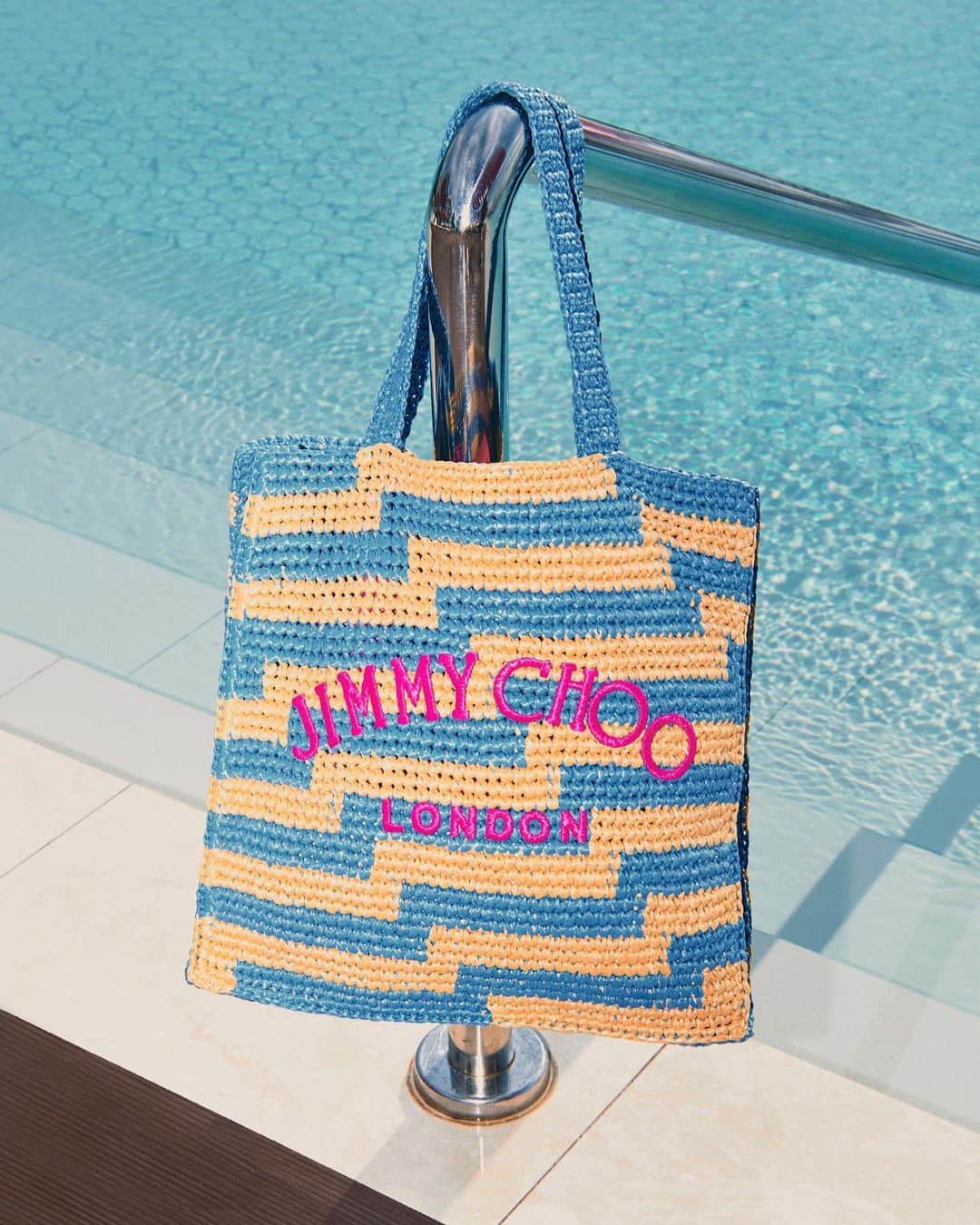 Jimmy Chooさんのインスタグラム写真 - (Jimmy ChooInstagram)「Capture the spirit and magic of summer getaways with our new Beach Capsule, brought to life for a limited time only at our exclusive @summersaltbeachclub Dubai takeover #JimmyChoo」5月13日 19時55分 - jimmychoo