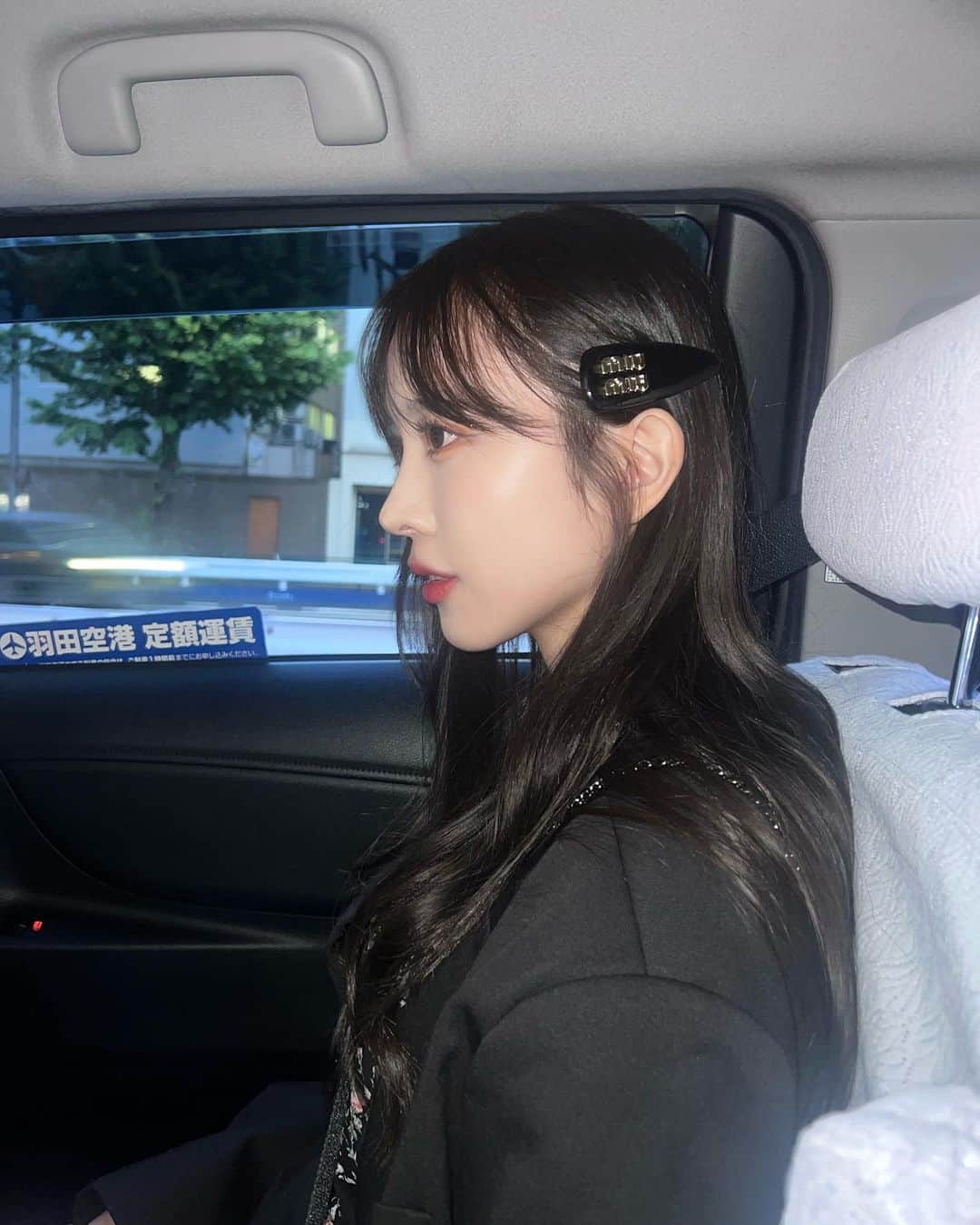 菊池せいらのインスタグラム：「🤍🤍🤍 去年末に顎下の脂肪吸引して半年経ったけど、どの角度から撮られても顎下スッキリしてて幸せ🤧この写真美肌加工以外何もしてないの！！湘南美容外科銀座院の葛島先生にお願いしました🙇🏻‍♀️ #pr」