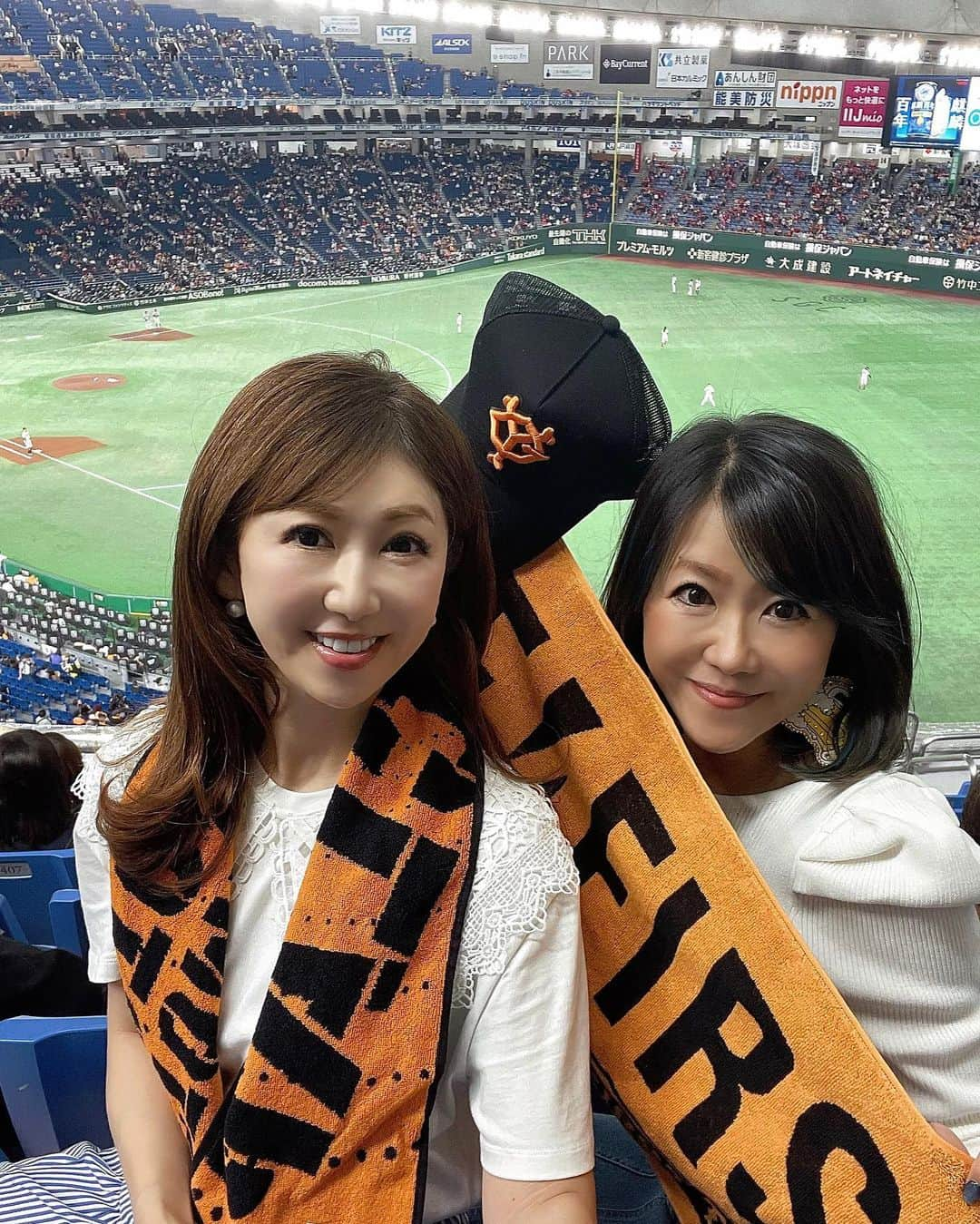 和泉佳子さんのインスタグラム写真 - (和泉佳子Instagram)「日本テレビ「BE:FIRST TV」とジャイアンツ⚾️のコラボ企画.  ビーファの「Boom Boom Back」パフォーマンスと、始球式⚾️を観に、 @meguchocomint ちゃんと東京ドームへ🎵  ビーファが目指す東京ドームでのBBBのパフォーマンスも、レオ君の始球式も、最高でした👏✨  めぐちゃんは、BESTYでもあり、ガチ巨人ファンという事で、自前のグッズを持参して、しっかりジャイアンツを応援👏✨  私もちゃっかりタオルを貸してもらって、タオルを回しながらジャイアンツを応援しました😉  ビール片手に、久しぶりの東京ドームでの野球観戦もすごく楽しかったし、お席は遠かったけど、あの空間にいられただけでとってもハッピーな金曜日の夜でした🥰  @befirst__official   #和泉佳子　#befirst  #befirsttv  #読売巨人軍  #読売ジャイアンツ  #東京ドーム　#始球式　#besty #bestyさんと繋がりたい」5月13日 19時57分 - yoshiko_izumi