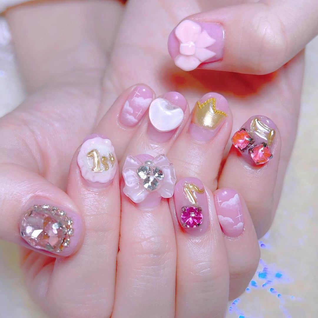 なかやまちえこのインスタグラム：「Pink♡⠀ ⠀ @dreamy_canon ちゃん⠀ @youmenosay ⠀ ⠀ #nail #nails #nailart #ネイル #美甲 #ネイルアート  #japanesenailart #manucure #japanesenails #manicurist #gelnails #أظافر #네일아트 #미용  #เพ้นท์เล็บ #artedeuñas #เพ้นท์เล็บเจล #ジェルネイルデザイン #ネイルデザイン #nagelkunst #かわいい #かわいいネイル #ゆめかわ #ゆめかわネイル @aby_sharenail」