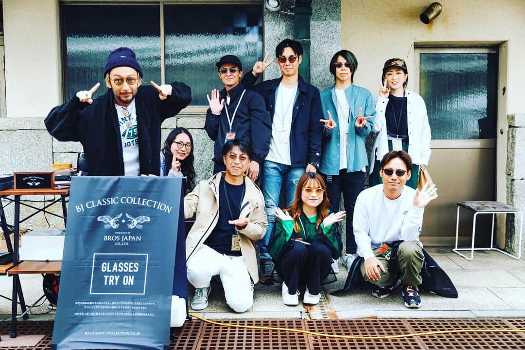 ORANGE RANGEのインスタグラム：「@orangerange_official   サングラスを試供いただいた、BJ CLASSIC COLLECTION(@bj_classic_collection)のスタッフのみなさんと🕶️  📷@leifilmworks   #ORANGERANGE #BJ_CLASSIC_COLLECTION」