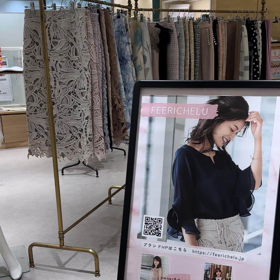 Maya Shiraiさんのインスタグラム写真 - (Maya ShiraiInstagram)「有楽町マルイさんで行われた POP UP shop ✨✨  沢山の方にお会い出来て直接お話しさせて頂けた事に感謝しかありません😭❤️  皆様温かく優しくお話しして下さり ・FEERICHELU大好きです ・まやさんのこだわりとても伝わります。 ・お値段以上で満足してます ・試着をする機会をありがとう ・素材もデザインも凄く良い  などなど、ほんとにほんとに 嬉しく感激で幸せな時間でした🥹💕  OL様が多く お仕事の合間やお仕事終わりに 駆け付けて下さり、お忙しい中ご来店下さりありがとうございました💕😭💕  そして皆様素敵にFEERICHELUコーデをして下さっててとっても嬉しかったです✨✨🥰  試着室が混み合ってしまい、お待たせしてしまってごめんなさい🙇‍♀️💦🙏  お会い出来た事に感謝し、 これからももっと喜んでいただける様ないアイテム沢山デザインさせて頂きます🥰💕  #popupshop #試着会#女子コーデ#通勤コーデ」5月13日 20時01分 - maya.shirai