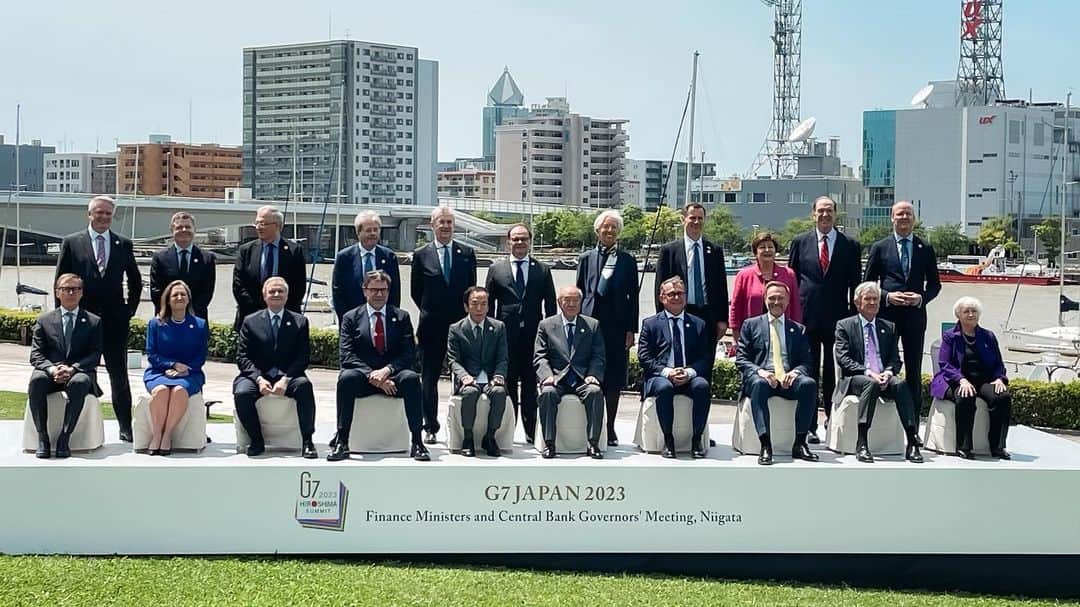クリスティーヌ・ラガルドのインスタグラム：「Good round of discussions with G7 finance ministers and central bank governors in Japan. In the face of multiple and complex global challenges, we renewed our commitment to upholding the free, fair and rules-based multilateral system.  Thank you to our hosts!」