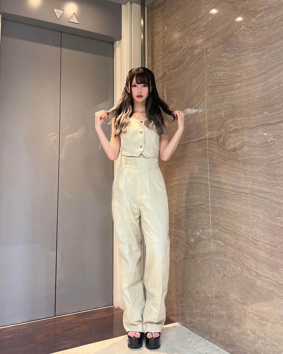 山本望叶さんのインスタグラム写真 - (山本望叶Instagram)「元気です⸜( ◜࿁◝ )⸝︎︎  #ootd #code #コーデ #夏服コーデ #セットアップ #セットアップコーデ #emoda #ハーフツイン #エクステ #シールエクステ」5月13日 20時08分 - mikana.yamamoto