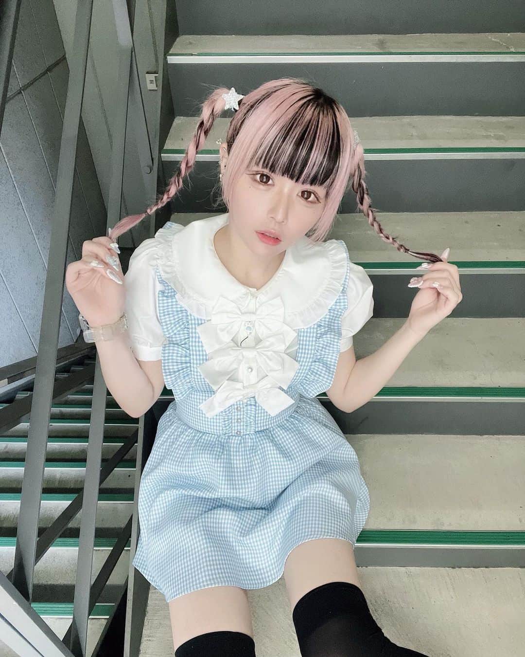 さきちゃんのインスタグラム：「ㅤㅤㅤㅤㅤㅤㅤㅤㅤㅤㅤㅤㅤ毎日楽しく生きたいので趣味ほしいな〜〜🕺 #ankrouge #アンクルージュ #大宮アルシェ #大宮 #地雷系女子 #地雷系 #地雷女子と繋がりたい #隠しきれないヲタク #水色系統 #自撮り界隈 #いいね返し #自発ください #アパレル店員」