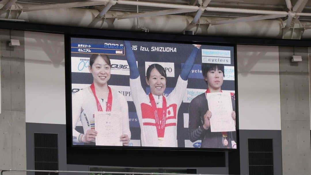 梶原悠未さんのインスタグラム写真 - (梶原悠未Instagram)「【ルール解説】自転車競技の種類を説明します！  私がパリオリンピックで金メダル獲得を目指す種目のルールや見どころを解説しました！  これを見れば自転車競技のことが大体わかります！  東京オリンピックで銀メダルを獲得したオムニアムはとっても奥が深くて面白いです✨  明日、全日本選手権で出場するマディソン種目も解説してます🚴‍♀️  プロフィールリンクからぜひYouTube見てください🥰  チャンネル登録、高評価お願いします！  🧑‍💻 @wp_satoshi_wp  📸 @atsutomoko   #cycling #ロードバイク #サイクリング #自転車 #チャリンチャリーン」5月13日 20時16分 - yumi_kajihara