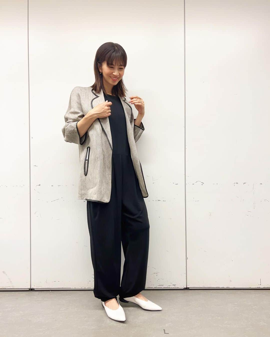 安田美沙子さんのインスタグラム写真 - (安田美沙子Instagram)「今日の私服✨  ABEMA生放送見てくださった方ありがとうございました。  オムライス好きとしては、幸せな 時間になりました。。。  🥚とケチャップって、「幸せ」だよね！！  こどもはそれをわかってる♥️  また、子供達に作ろ✨  #ootd jacket.. @photocopieu  allinone.. @florent___official  necklace.. @affect_jp  ring.. @milamorejewelry  shoes.. @shisei_shoes  #abema #work #thanks #みさこファッション」5月13日 20時24分 - yasuda_misako