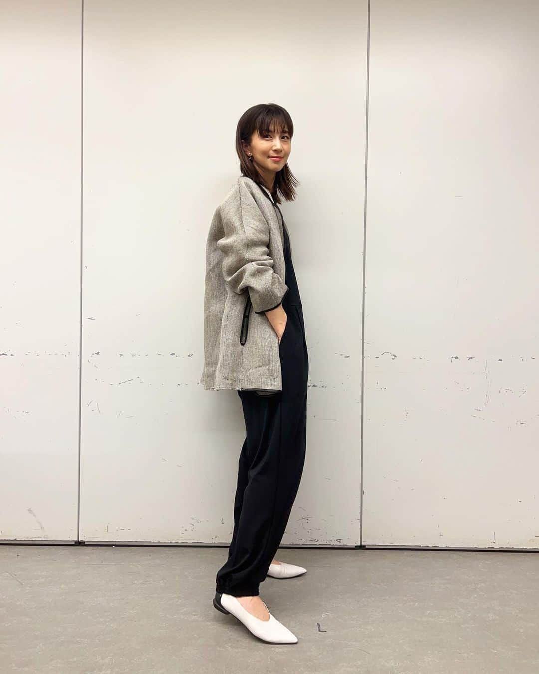 安田美沙子さんのインスタグラム写真 - (安田美沙子Instagram)「今日の私服✨  ABEMA生放送見てくださった方ありがとうございました。  オムライス好きとしては、幸せな 時間になりました。。。  🥚とケチャップって、「幸せ」だよね！！  こどもはそれをわかってる♥️  また、子供達に作ろ✨  #ootd jacket.. @photocopieu  allinone.. @florent___official  necklace.. @affect_jp  ring.. @milamorejewelry  shoes.. @shisei_shoes  #abema #work #thanks #みさこファッション」5月13日 20時24分 - yasuda_misako