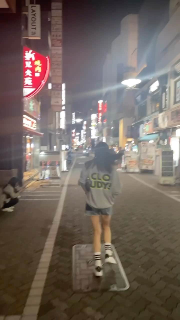 池端レイナのインスタグラム：「ノリノリだったのに🤷‍♀️笑 怎麼了嗎🤷‍♀️  #momofboys #momoftwoboys #momlife #momfashion #cloudy #兄弟ママ #男の子ママ」