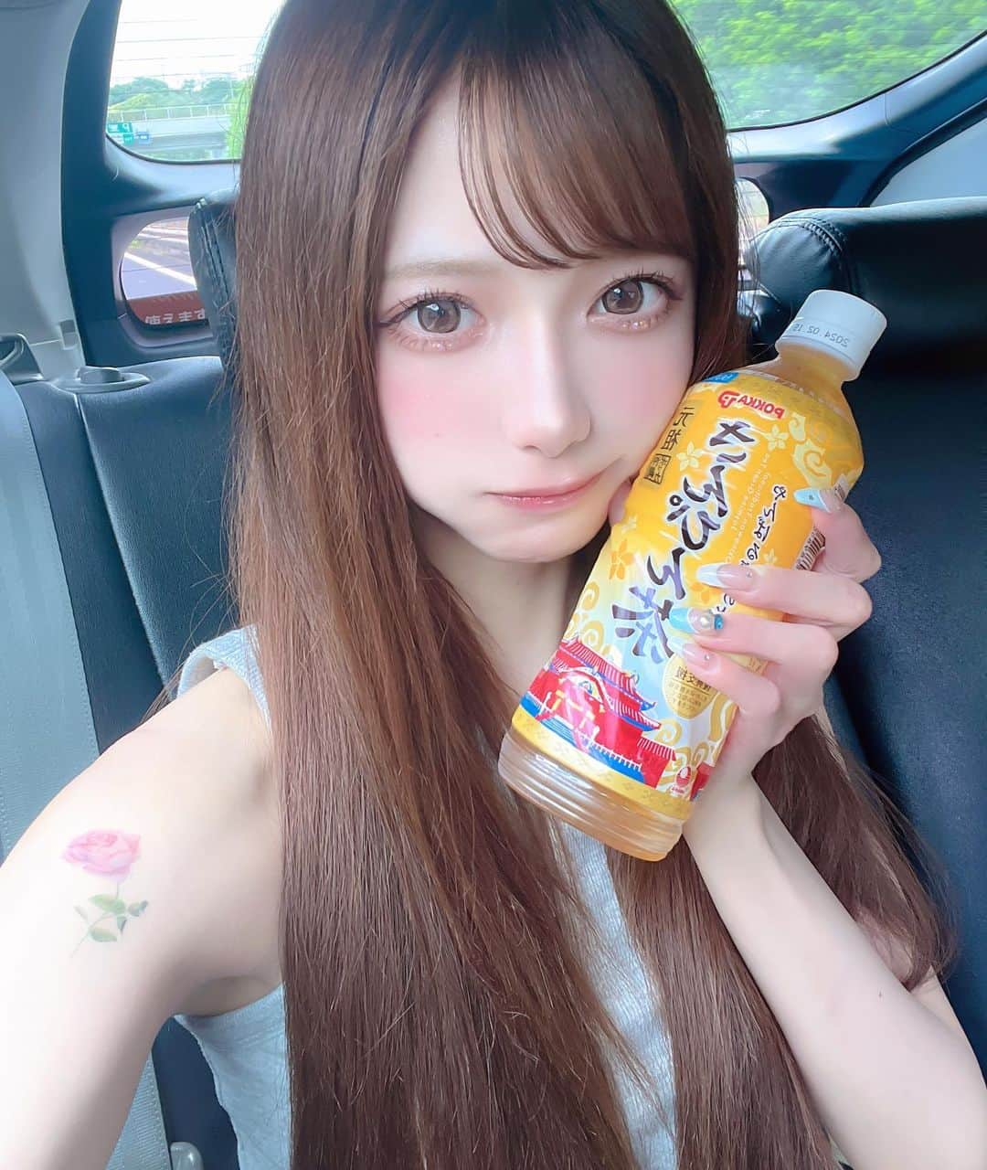 あやちゃんさんのインスタグラム写真 - (あやちゃんInstagram)「さんぴん茶！💛 たくさんのんだ！🌺 私はラフテーとゴーヤチャンプルーがすき！  #さんぴん茶 #沖縄 #沖縄旅行 #沖縄カフェ #沖縄グルメ #沖縄料理 #那覇空港 #アメリカンビレッジ #アメリカンビレッジ沖縄 #夏服コーデ #沖縄料理 #ストレートヘア #ワンホンマツエク #ワンホンメイク」5月13日 20時25分 - aya.you.love.r