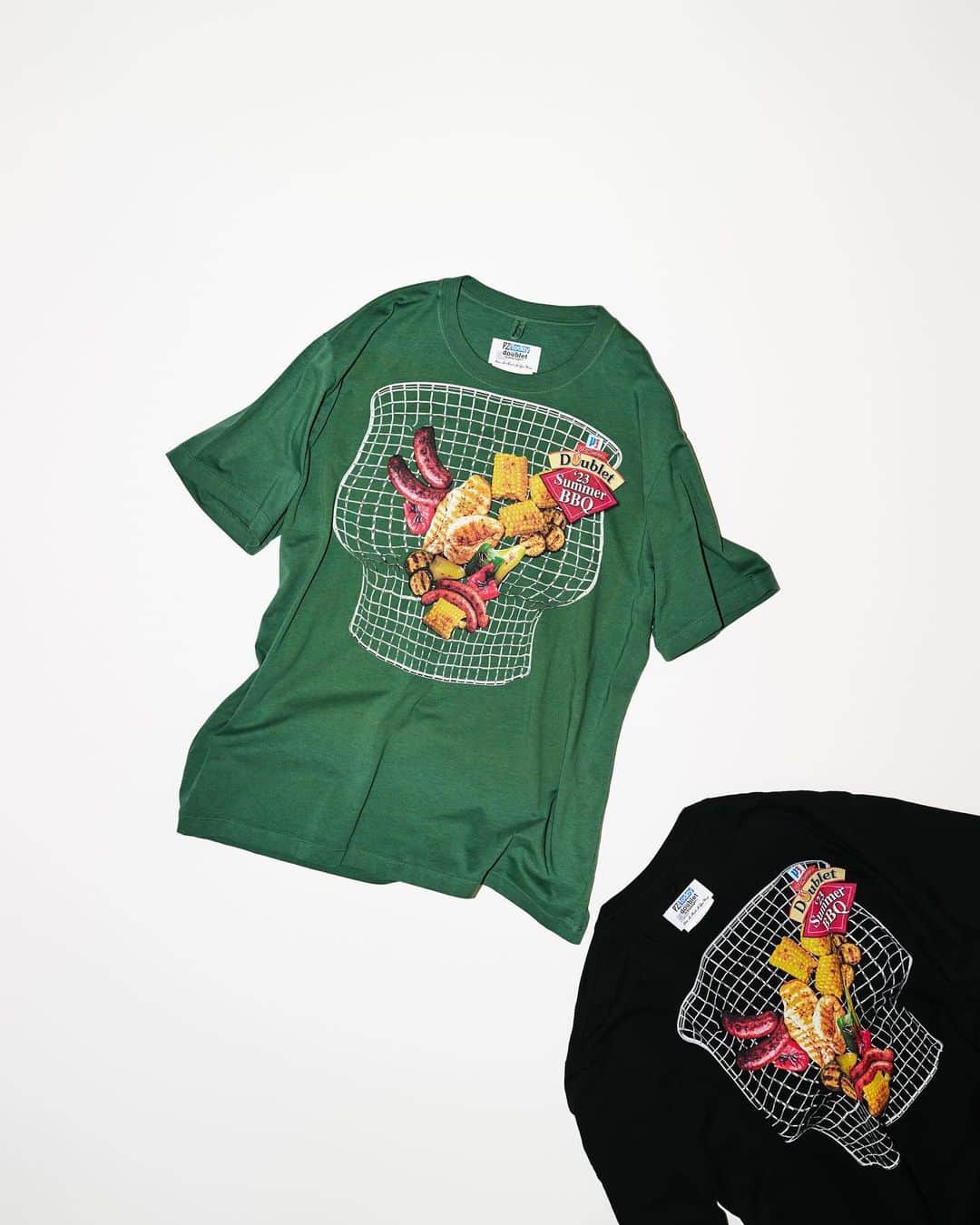 LOVELESS/GUILD PRIME 公式アカウントのインスタグラム：「『 FEATURE 』  SUMMER MUST BUY vol.1 -MEN- 夏に向けたバイヤーレコメンドアイテム  【doublet】BBQ PRINTED T-SHIRT  バーベキューのグラフィックでありながら、金網がゆがみマス目が3Dのポリゴンのように変化し胸を形作っています。気づいた時にクスッと笑えるユーモラスなグラフィックは「doublet(ダブレット)」ならではです。 コーディネートがシンプルになりがちな季節にプリントTを主役アイテムに据える方も多いのでは？遊び心があるグラフィックTシャツを主役に普段使いはもちろん、是非注目度を求めてBBQに！  Cut&Sewn ￥16,500 (63P-63-169)」