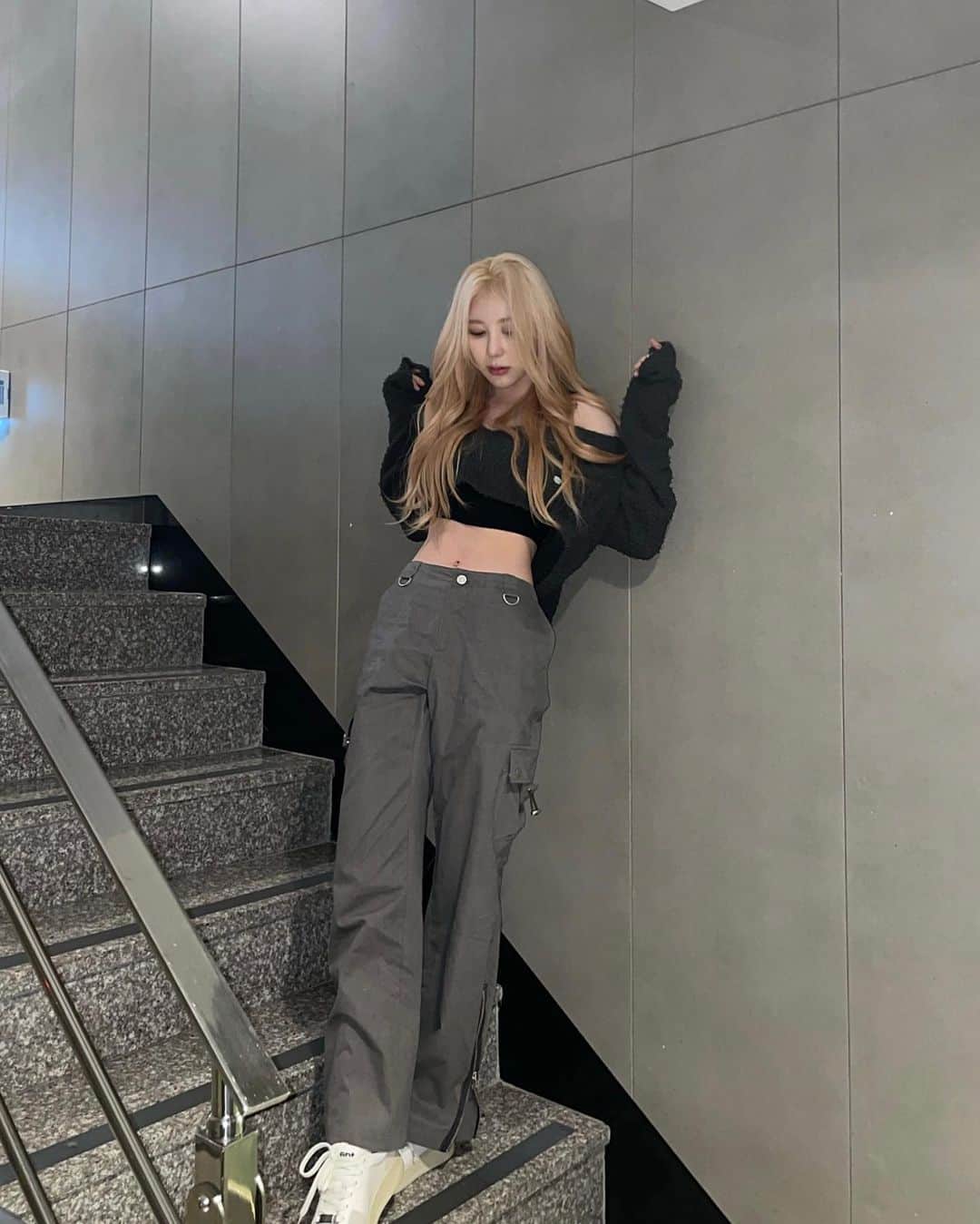 イ・チェヨンさんのインスタグラム写真 - (イ・チェヨンInstagram)「내일 보쟈🎤🩶」5月13日 20時32分 - chaestival_