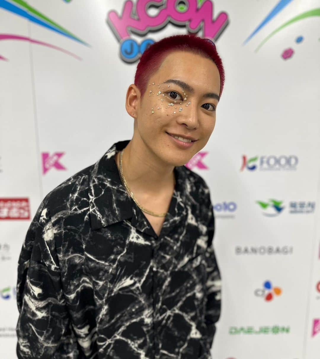 三山凌輝さんのインスタグラム写真 - (三山凌輝Instagram)「#TGC× #KCON スペシャルゲストとして出演させて頂きました。 会場や配信でご覧になった皆さんいかがでしたか？😉 いつもと違ったメイクビジュアルでもあり楽しくステージを歩かさせて頂きました！ありがとうございました🔥  #三山凌輝」5月13日 20時44分 - ryokimiyama_official