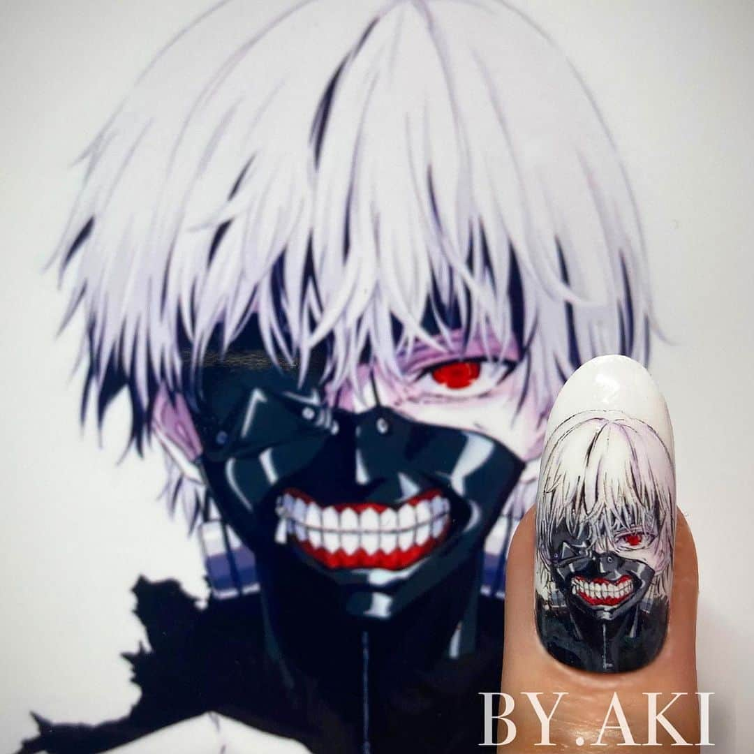 上野明子さんのインスタグラム写真 - (上野明子Instagram)「東京喰種⛓️Tokyo Ghoul 金木研　kanekoken  『何もできないのはーー嫌なんだ』  白・黒・赤 で基本描けちゃうメインキャラ❤️‍🩹  🧸発売予定のパープルシリーズで 印影付けて完璧っス👍 🧸ブラシも販売予定の1本でしたっ  🛒🛒🛒🛒🛒🛒🛒🛒🛒🛒🛒  💅プロネイリストさん @nailshoptat  🎨誰でも🆗オンラインショップ @nailoid.by.aki   #東京喰種  #tokyoghoul  #金木研  #kaneki   #痛ネイル  #ネイル #anime#manga#NAIL#ジェルネイル#福岡#福岡市#全てジェルネイル#手描きネイル#all.gel#ネイリスト#キャラネイル#네일#gel甲#美甲#clou#مسمار#paku #uña」5月13日 20時40分 - by.aki