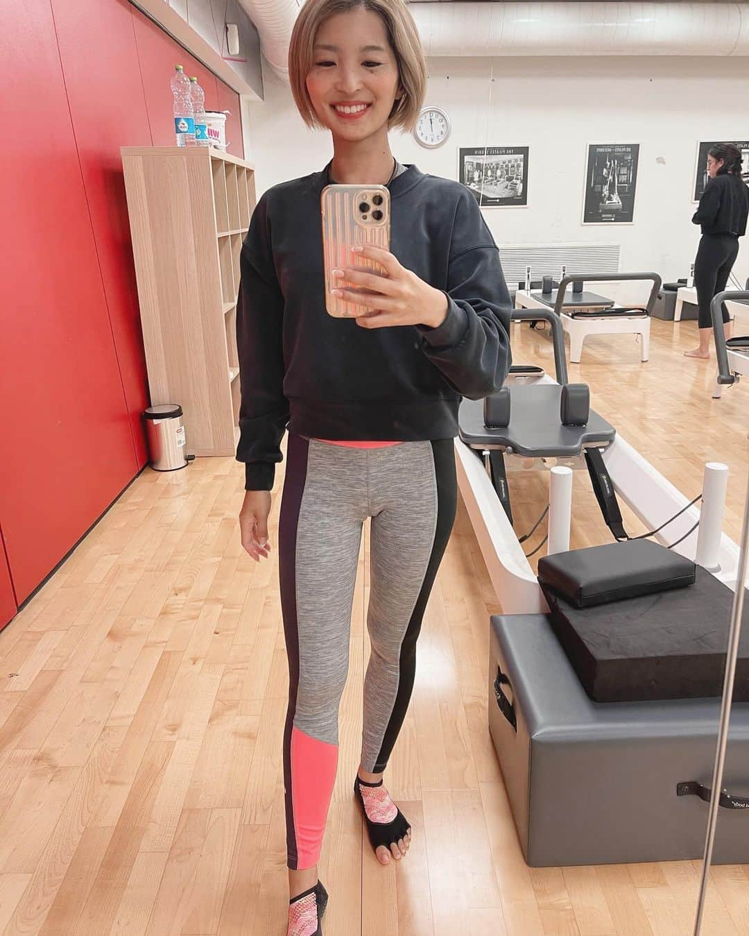 新田朝子のインスタグラム：「I've recently started going to machine pilates lessons in Jerusalem🧘‍♂️  #Pilates is my life work even though I stopped my monthly online classes #AsakoPilates due to work arrangements. Then I realized I had to continue to join the session to correct body alignment and strengthen muscles again💪💪💪  But I really miss faculty members of the BASI family in Japan/California, anyway, love Pilates :)  ついに、３年経ってようやくエルサレムでピラティスレッスンに通い始めました。自分でレッスンを開催していた時よりも動く機会が減り、デスクワークにより身体も固まりがちでなんとか改善せねばと。  とはいえピラティスもいろんな流派があるので、違うメソッドにちょっと戸惑い、ヘブライ語の後英語で説明してくれるけど、その間周りをチラチラしてしまったり🫣  東京やカリフォルニアのBASIの先生たちが恋しいです。 でもやっぱり、ピラティスっていいなぁと🤍  #pilateslovers #pilatesinstructors #reformerworkout #workout #weekend   #ピラティス #ピラティスインストラクター  #ピラティスレッスン #ピラティスマシン」