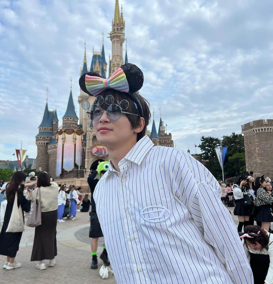 金子隼也のインスタグラム：「. 夢の国🐭🏰 #ディズニーランド #disneyland」