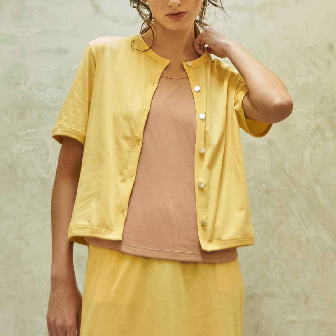 デミリーのインスタグラム：「Seasonal saturation + thoughtful neutrals. Play With Colors: the Japan-exclusive capsule collection is coming soon to @ronhermanjp @demyleejapan」