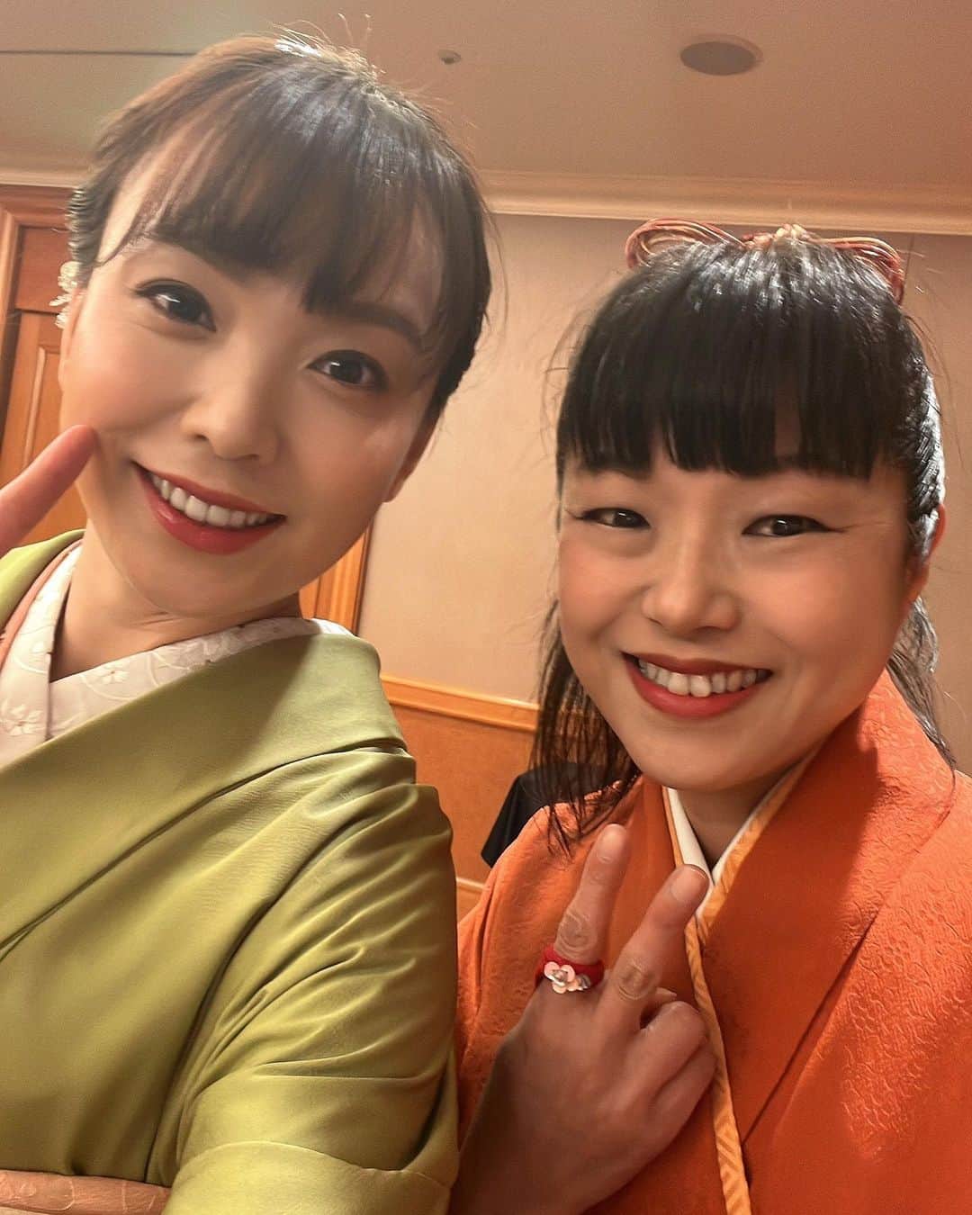 杜このみのインスタグラム：「先日、土生みさおさんと二人で、 素晴らしい会に出席させて頂きました😊💐 お声をかけて頂き感謝です☺️🌸 #土生みさお　さん #津軽三味線日本一 #大好きな人」