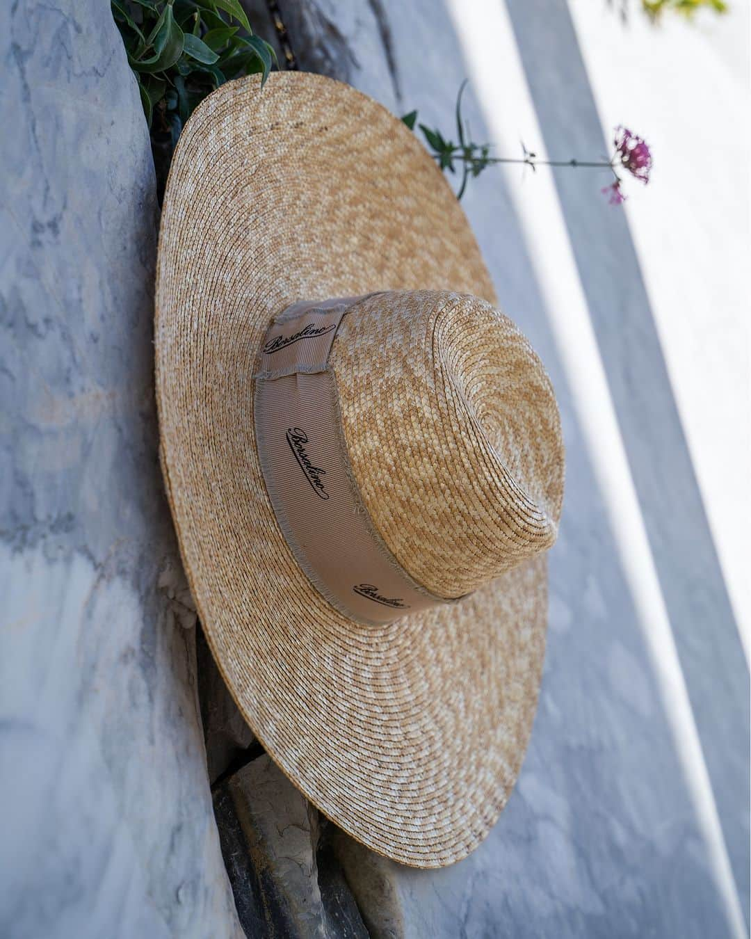 ボルサリーノさんのインスタグラム写真 - (ボルサリーノInstagram)「Handcrafted straw strand by straw strand. The pure elegance & individual style of the Borsalino #ss23 wide brim #Panamastylehat is crafted to express one’s inner self & elevate any new season outfit.  Explore more top highlights now on www.borsalino.com  Brand Curator @giacomo9838 Ph: @andreaschiavini   #hatlover #Panamahatlover #BorsalinonPanamahat #Borsalinohat #bestinclass #artiginalaccessory #handcrafted #BorsalinoWorld #springessentials #Maydays  #stylishaccessories」5月13日 21時00分 - borsalino_world