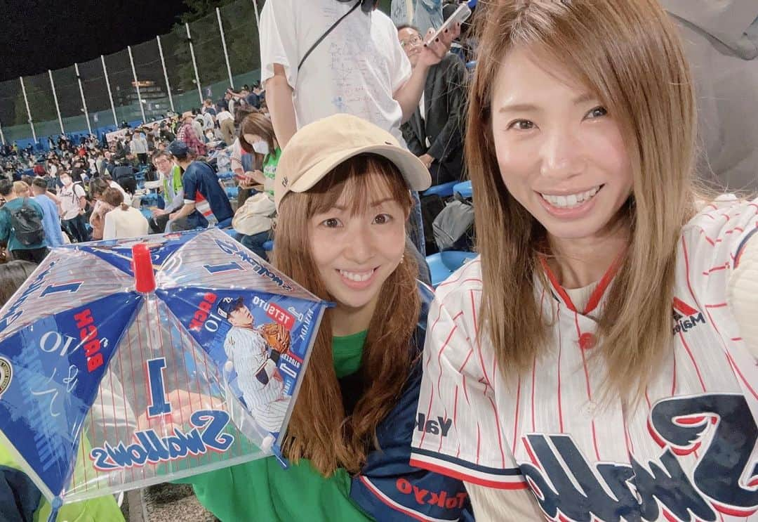 下門美春のインスタグラム：「5/12(金) 野球⚾️🐧✨ 今年初現地⛱️ @arisaaaa__0323」