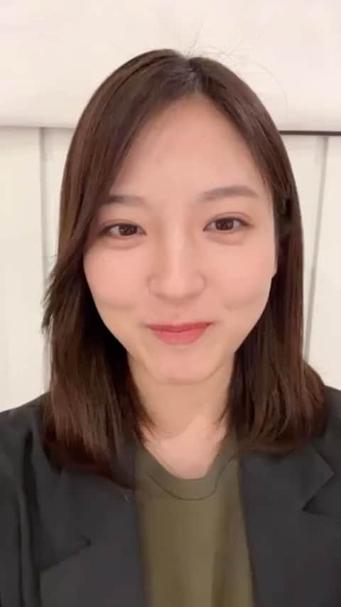 早川聖来のインスタグラム：「指相撲対決  #早川聖来#乃木坂46#齋藤飛鳥」