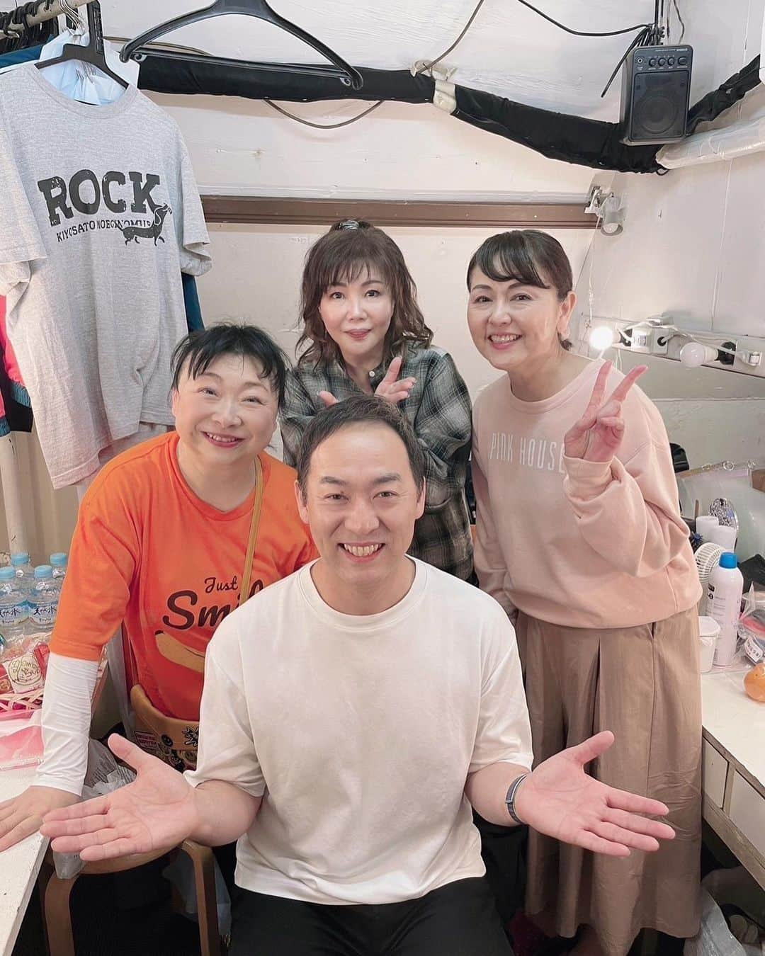 福井晶一さんのインスタグラム写真 - (福井晶一Instagram)「アオタナミの会 「ふたり、静かに」  本日、ゲスト出演でした！！  あめくみちこさん、竹内都子さん、そして再び小川菜摘さんとご一緒させて頂き心から嬉しかった😊  とっても緊張しましたが再び、駅前劇場の舞台に立つことができて楽しかった‼️  ミュージカルや僕のことを知らない方には「ボカーン」な時間だったかもしれませんが、とにかくやりきりました！！  そして、そのままソワレを観劇。 もう最高でした✨ お三方のかけ合い、間の使い方、お芝居の緩急、素晴らし過ぎた👏🏻👏🏻👏🏻 そして脚本がホントによくできている。 アレは騙されますよねー  僕もあんなお芝居したいなぁと本気で思いました！  お声がけくださった菜摘さん、そして作、演出の岡部さん、本当にありがとうございました🙇‍♂️  #アオタナミの会  #ふたり静かに #駅前劇場 #あめくみちこ さん #竹内都子 さん #小川菜摘 さん #岡部尚子 さん #福井晶一」5月13日 21時06分 - shoichi.fukui