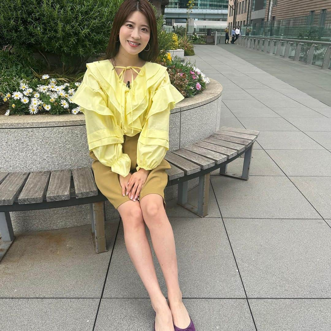 郡司恭子さんのインスタグラム写真 - (郡司恭子Instagram)「* 💛  元気の出る黄色🐣  番組収録の休憩はいつもこのベンチ！ 心地よい季節になってきました…😌💭 （でもここ数日は肌寒いですね🤧）  #夜バゲット #収録 #春服コーデ #ootd #💛  #日本テレビ #日本テレビアナウンサー #アナウンサー  #郡司恭子」5月13日 21時06分 - kyoko_gunji