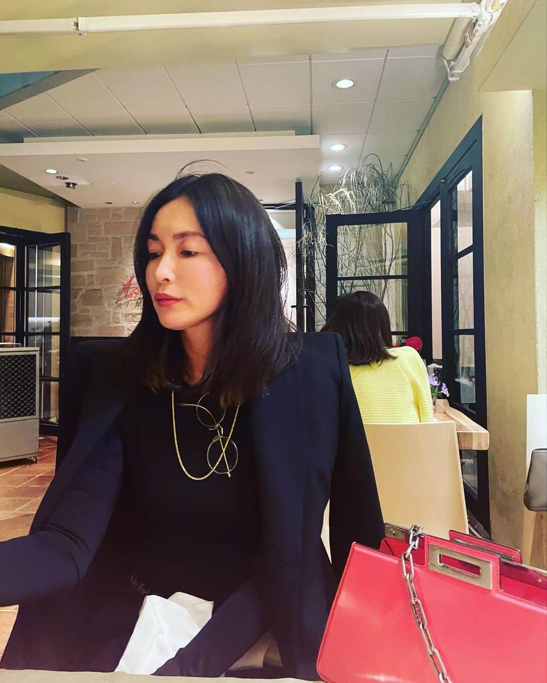 長谷川京子さんのインスタグラム写真 - (長谷川京子Instagram)「今日ではない、いつかの日、です。  #dinner#theotherday#bag#fendi」5月13日 21時15分 - kyoko.hasegawa.722
