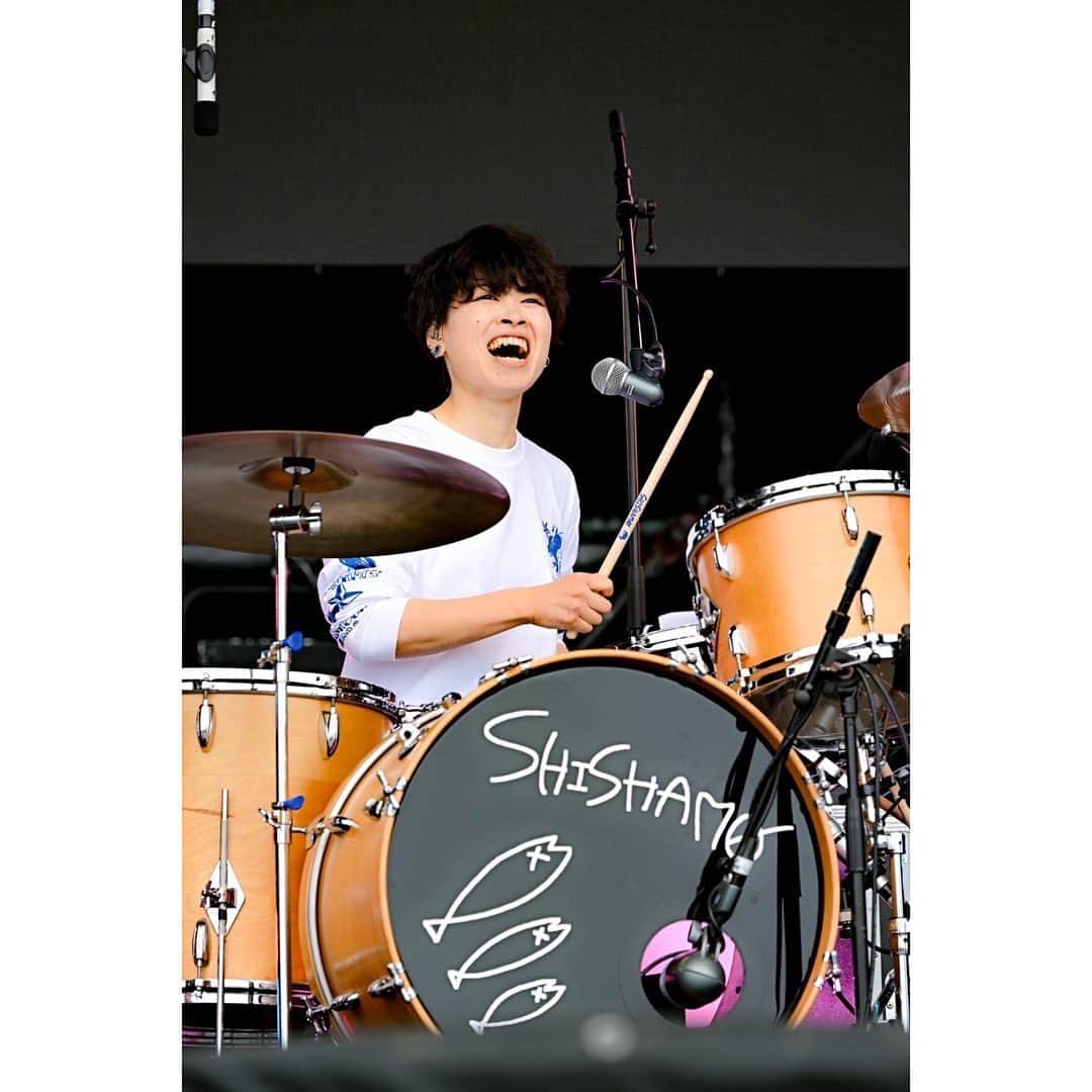 SHISHAMOさんのインスタグラム写真 - (SHISHAMOInstagram)「🎸🌟OSAKA METROCK 2023🌟🎸  2023年5月13日(土) 「OSAKA METROPOLITAN ROCK FESTIVAL 2023」 @大阪府堺市・海とのふれあい広場  本日は2016年から出演させていただいている メトロック大阪でした🙌🐙  お越しくださった皆様、 ありがとうございました🐟!!!  photo by 河上良  #shishamo #メトロック」5月13日 21時17分 - shishamo_official