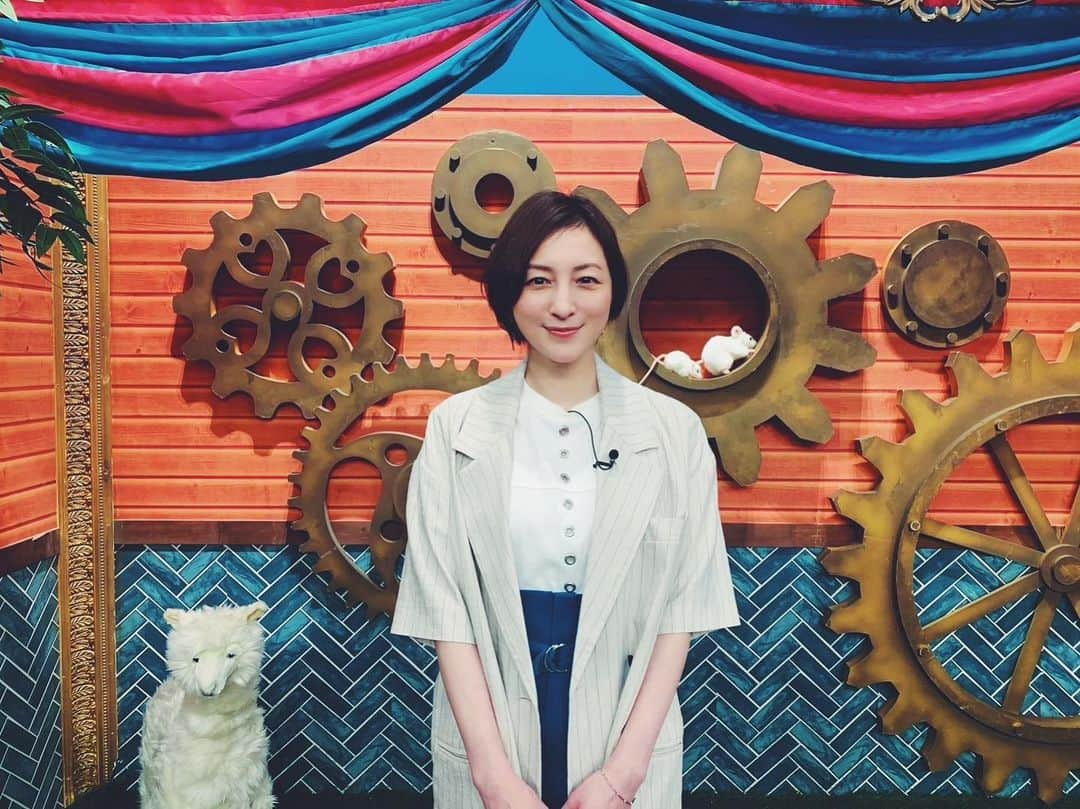 広末涼子さんのインスタグラム写真 - (広末涼子Instagram)「. 明日は２番組に出ます♡  ニノさん⏰ あさ10:25から  行列のできる相談所🥟 よる９時から 衣装がとっても素敵だったのに… うまく…撮れず…😭  #ニノさん #いい女になったよね #と褒められました🙌🏻 #行列のできる相談所 #もぐもぐヒロスエ #再びです #おふヒロスエ」5月13日 21時31分 - hirosue_staff