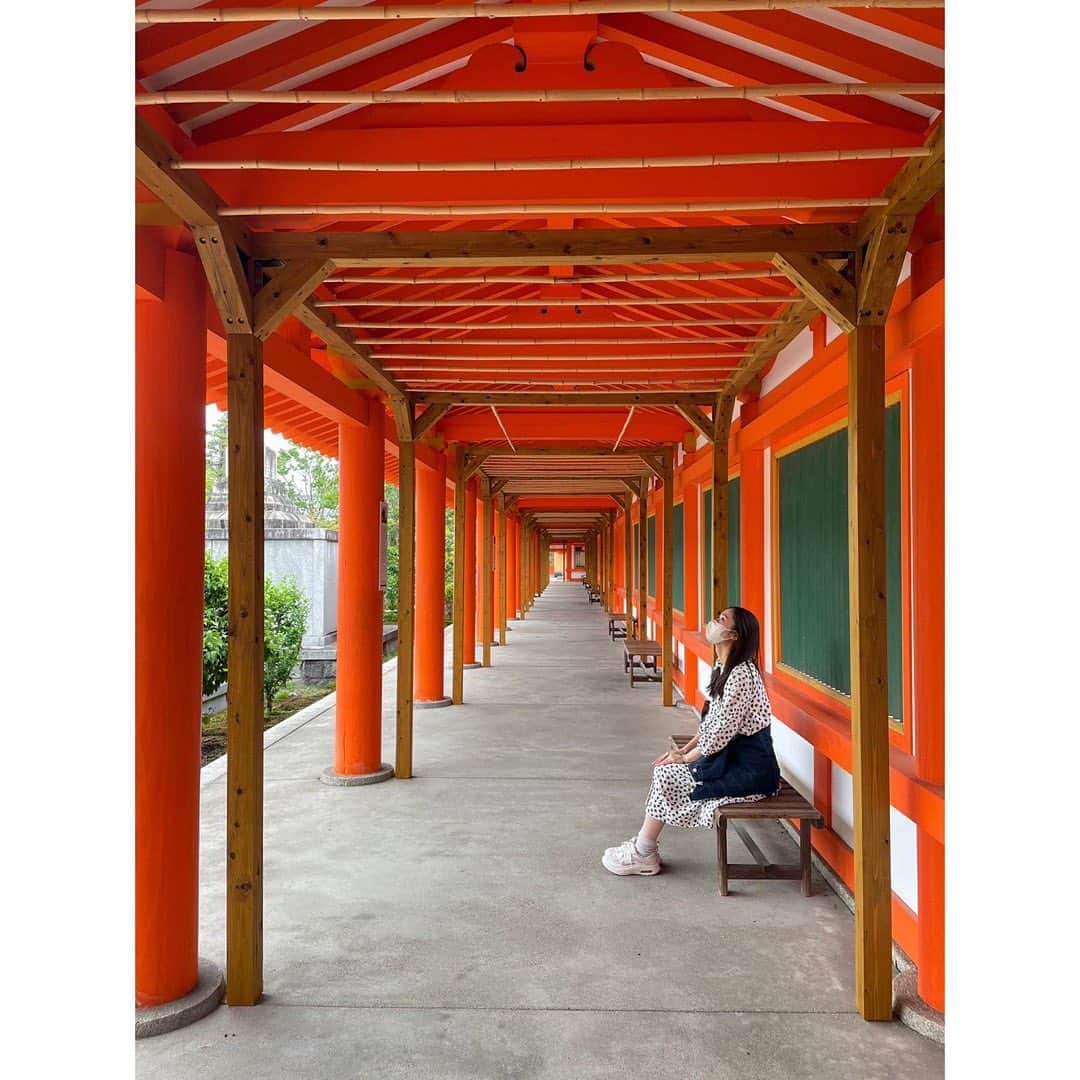 のインスタグラム：「Kyoto👘  お休みの日に、初めて蓮華王院(三十三間堂)へ。 建物内は撮影出来なかったのですが、1,001体の千手観音像が並んだ景色、壮観でした…！✨」