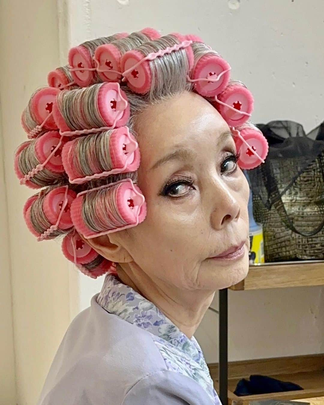 研ナオコさんのインスタグラム写真 - (研ナオコInstagram)「昭和のお母さん👵  #研ナオコ #カーラー  #昭和  #お母さん」5月13日 21時34分 - ken.naoko