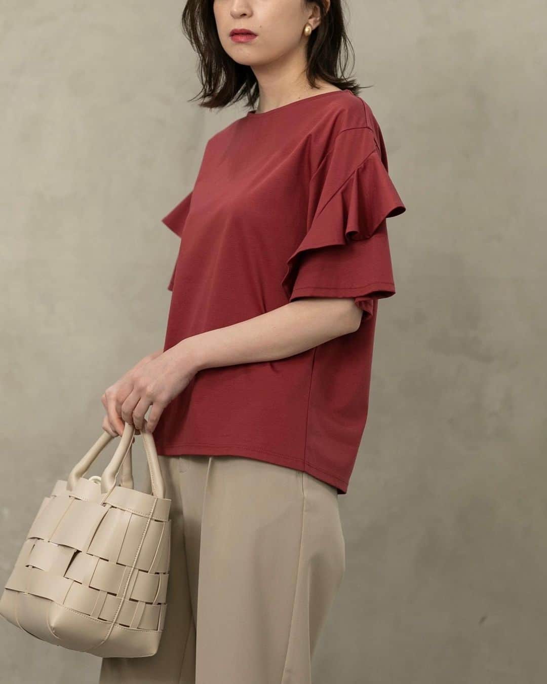 OPAQUE.CLIPさんのインスタグラム写真 - (OPAQUE.CLIPInstagram)「【Recommend item】 シルキーなタッチと、マルチな機能性が魅力！ 花びらのようなスリーブデザインで、 一枚で決まるデザインカットソー🌸  🏷️シルキースーピマ フリルスリーブカットソー  ✔︎イージーケア ✔︎接触冷感 ✔︎マシンウォッシャブル  #opaqueclip #オペークドットクリップ  #春#春服#春コーデ#春夏#夏コーデ#夏服#サマートップス#デザイントップス#カラートップス#きれいめ#きれいめコーデ#大人コーデ#大人カジュアル#今日のコーデ#爽やかコーデ#通勤#通勤服#通勤コーデ#おでかけ#おでかけコーデ#大人カジュアル#きれいめコーデ#大人コーデ#20代コーデ#20代ファッション#30代コーデ#30代ファッション#40代コーデ#40代ファッション」5月13日 21時35分 - opaque.clip