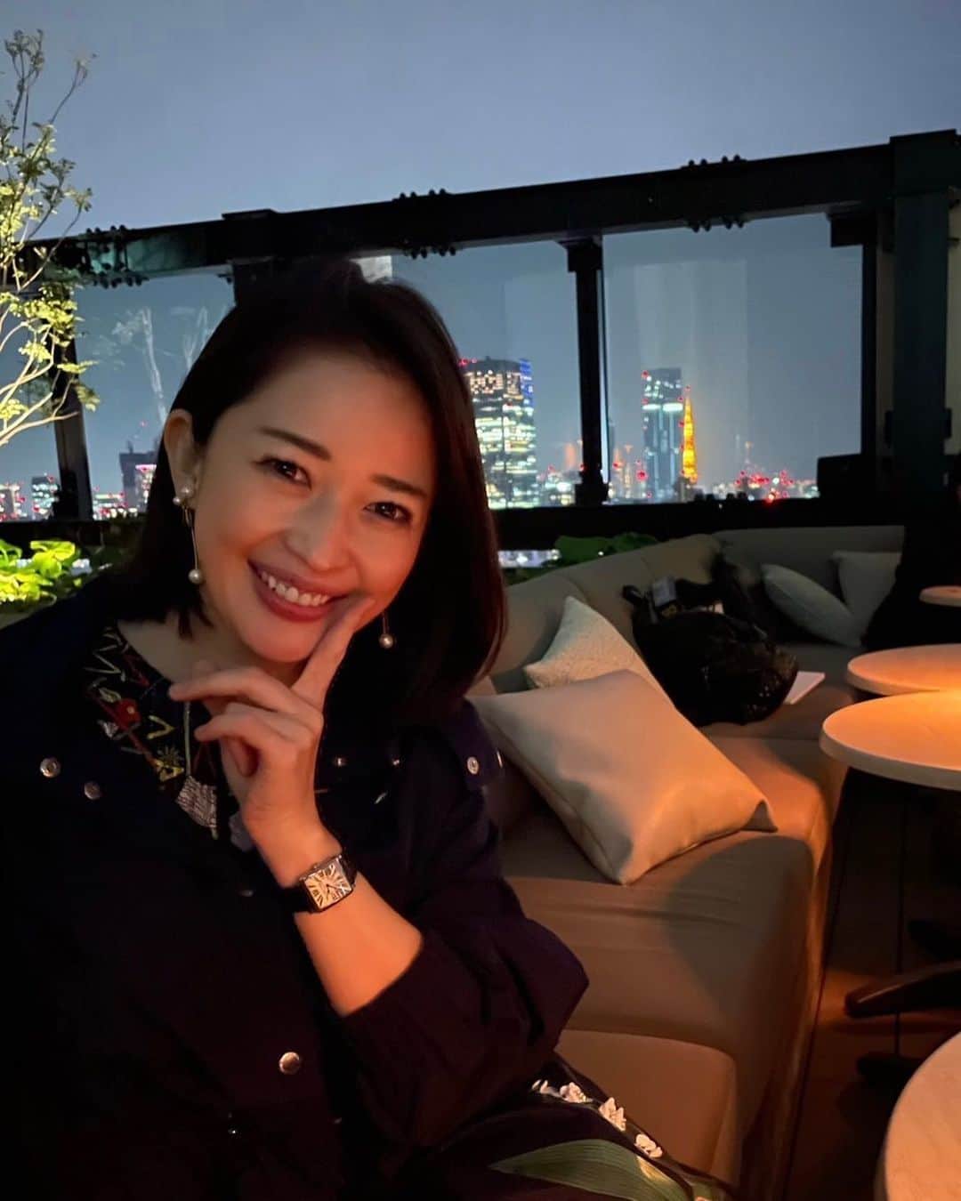 松丸友紀のインスタグラム：「ありがとうございます！  友人たちからおめでとうメールをもらって気づいた自分の誕生日。 しかもあれ？今年で何歳だっけ？と一瞬わからなくなるという😂  でも確実に歳はとっていますね。  心身共に健康でありたい✨  自分に正直に生きていきたいです✨」