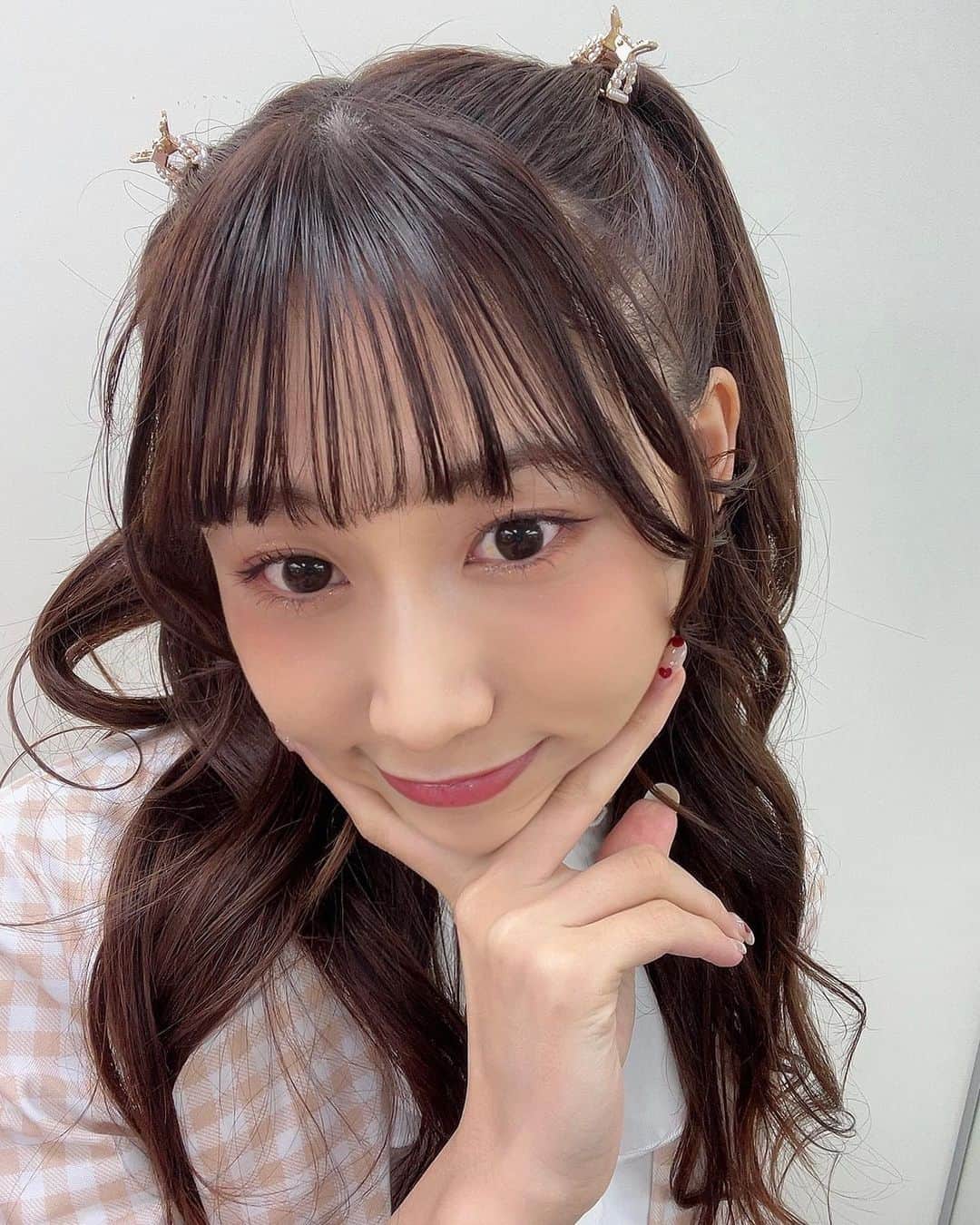 青海ひな乃さんのインスタグラム写真 - (青海ひな乃Instagram)「次のシングルのグッズ届くの楽しみだね💓 . . . #ハーフツイン #アイドル #チェックシャツ」5月13日 21時42分 - aoumi_00