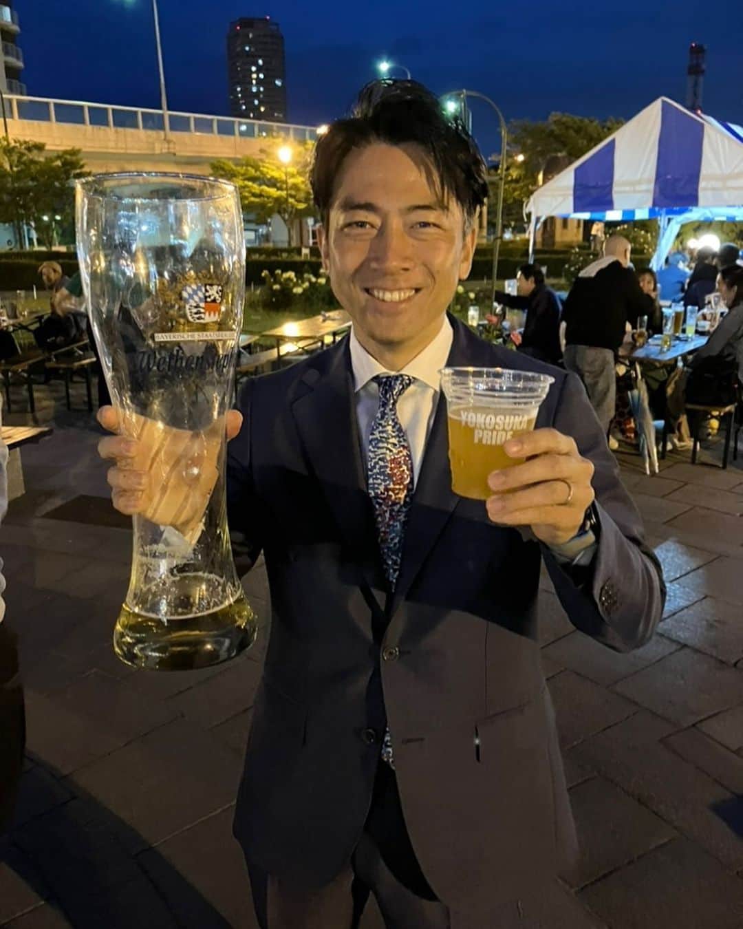 小泉進次郎さんのインスタグラム写真 - (小泉進次郎Instagram)「横須賀オクトーバーフェスト、初開催！大盛況！  ドイツビールだけでなく、横須賀ビールもお忘れなく。  次回は横須賀産のキャベツでザワークラウトも出したらいいですね。  #横須賀オクトーバーフェスト #初開催 #横須賀ビール #ヴェルニー公園  #ザワークラウト  #横須賀 #小泉進次郎  #oktoberfest  #germanbeer  #sauerkraut」5月13日 21時56分 - shinjiro.koizumi