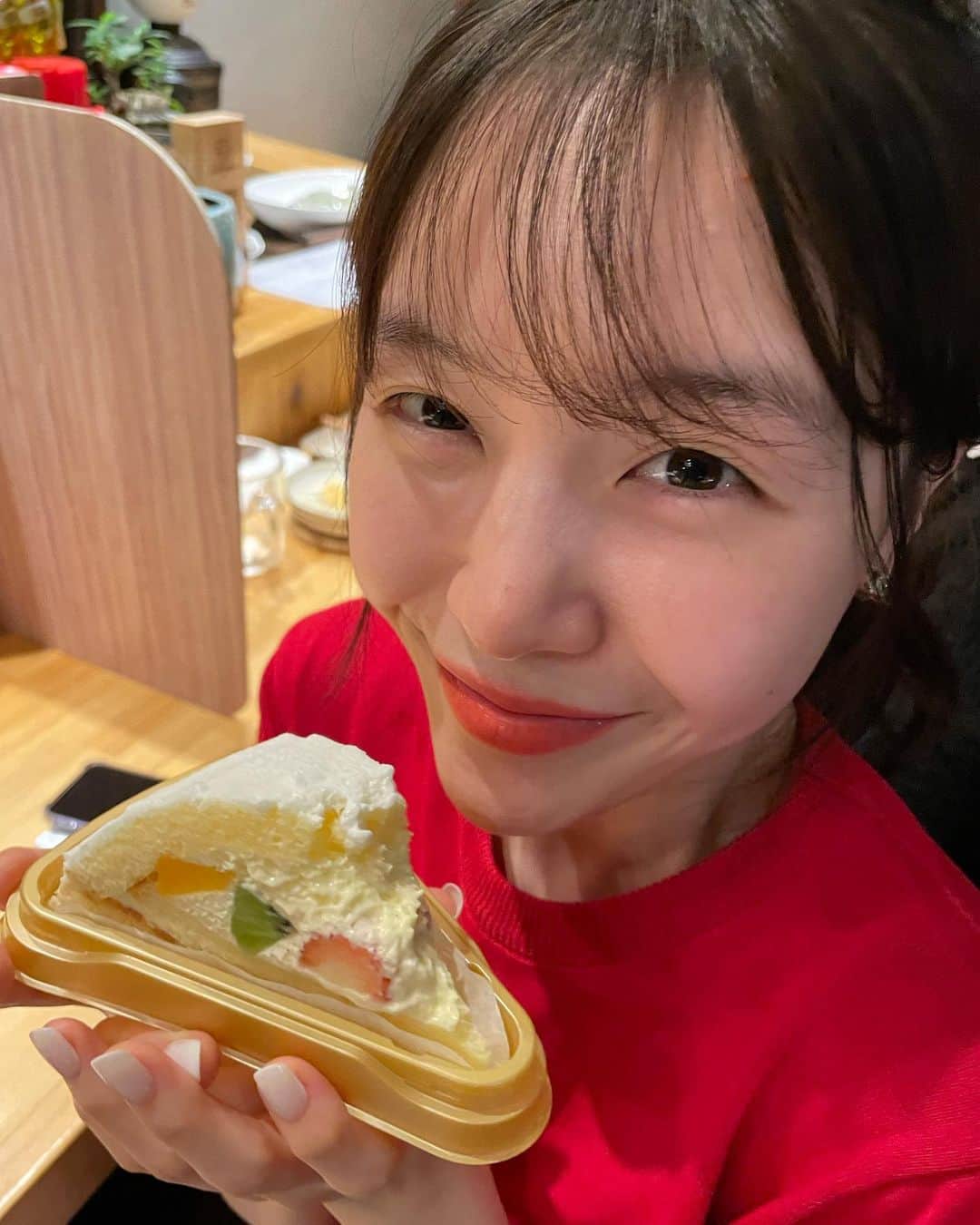 ミナ さんのインスタグラム写真 - (ミナ Instagram)「일본편의점은 케이크도 맛있어🎂」5月13日 21時59分 - bbang_93